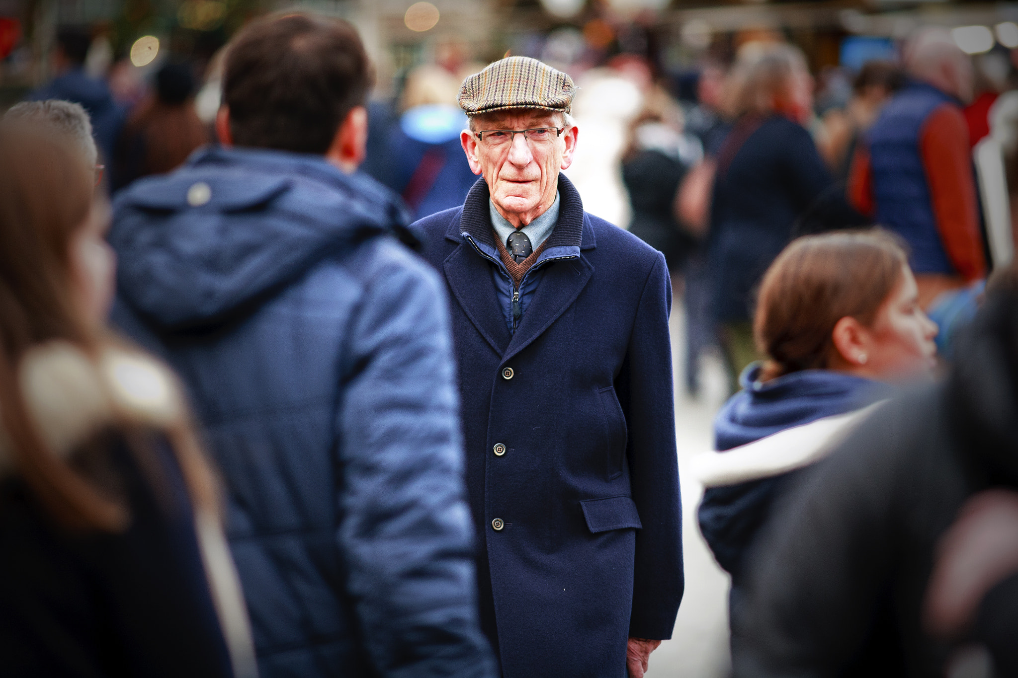 Canon EOS 5D + Canon EF 200mm F2.8L II USM sample photo. A sunday stroll in the christmass market photography