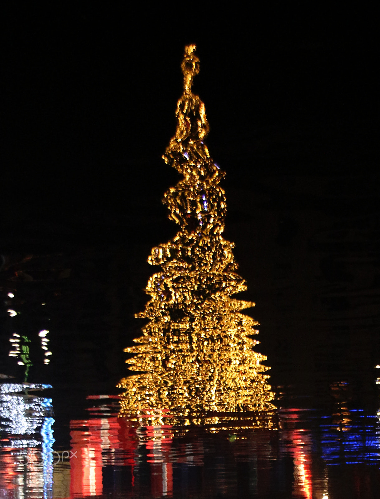 Sigma 18-200mm f/3.5-6.3 DC OS sample photo. Christmas tree photography