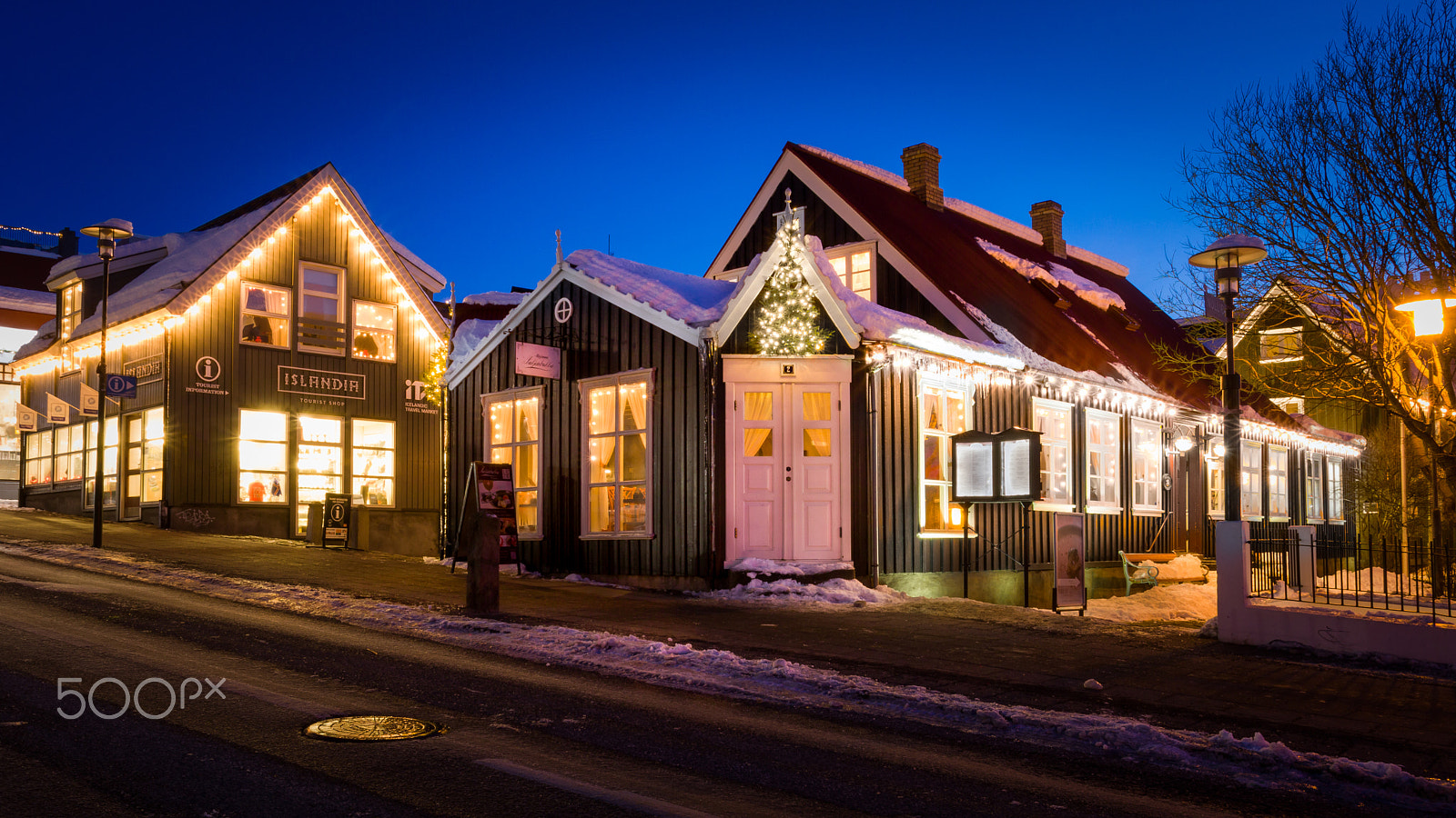 Canon EOS 760D (EOS Rebel T6s / EOS 8000D) + Canon EF 17-40mm F4L USM sample photo. Laekjarbrekka restaurant photography