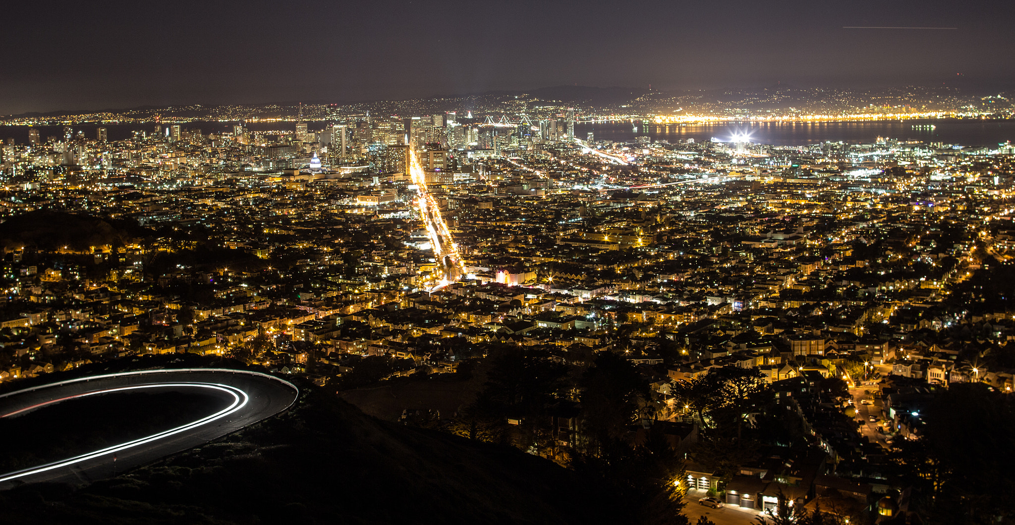 Canon EOS 600D (Rebel EOS T3i / EOS Kiss X5) + Canon EF 24mm F1.4L II USM sample photo. Night view of san francisco from twin peaks photography
