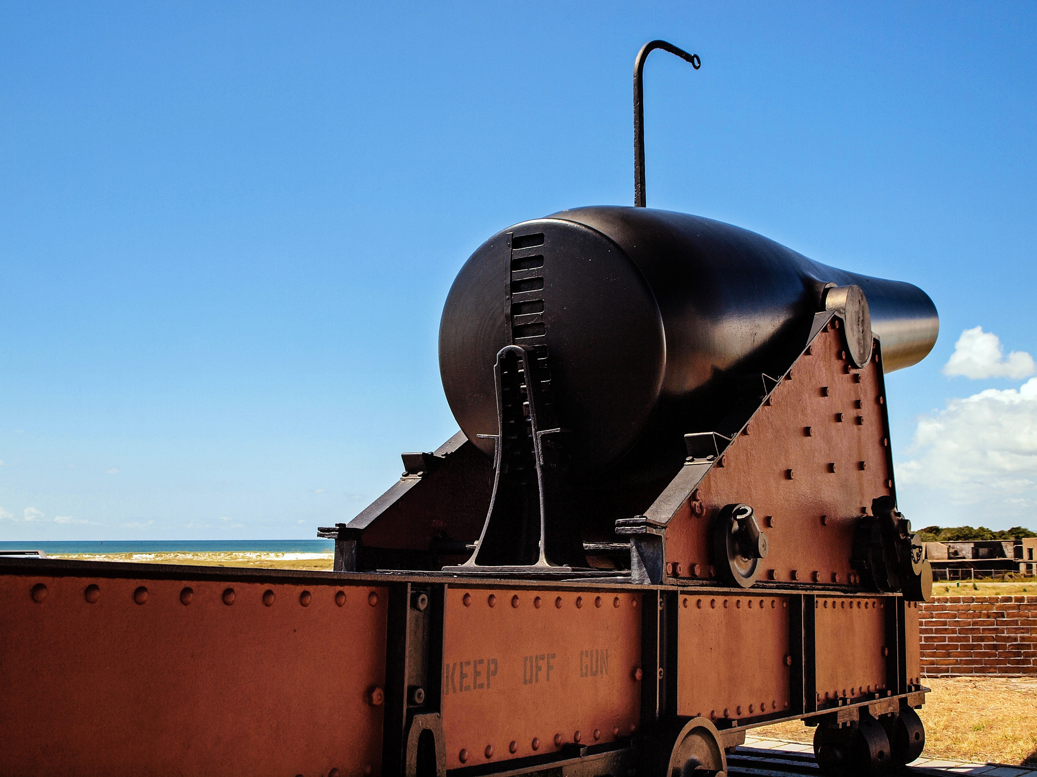 Olympus E-600 (EVOLT E-600) + OLYMPUS 14-42mm Lens sample photo. Keep off gun: fort pickens cannon photography