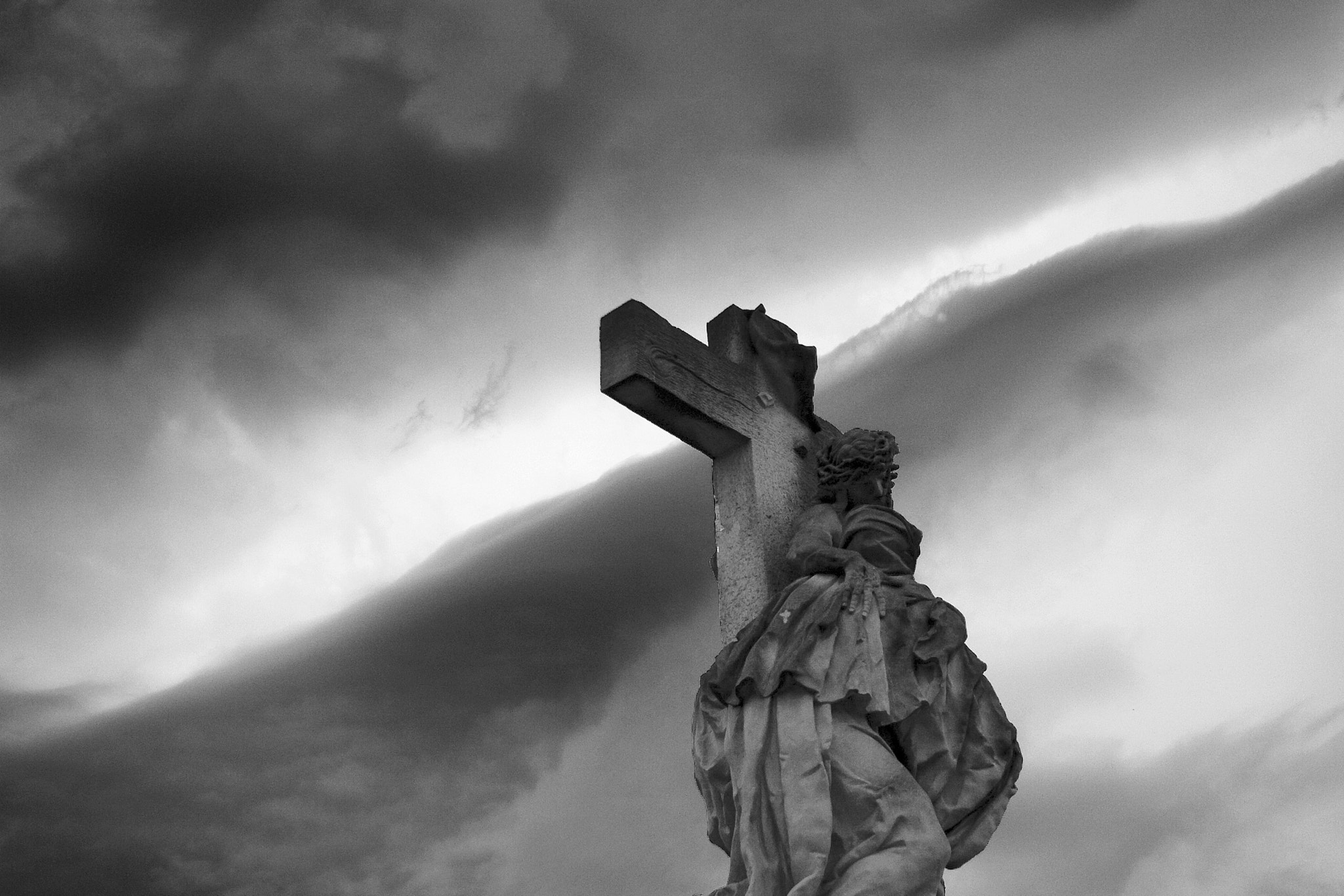 Canon EF 24-70mm F2.8L USM sample photo. Thunderstorm at st charles bridge, prague photography