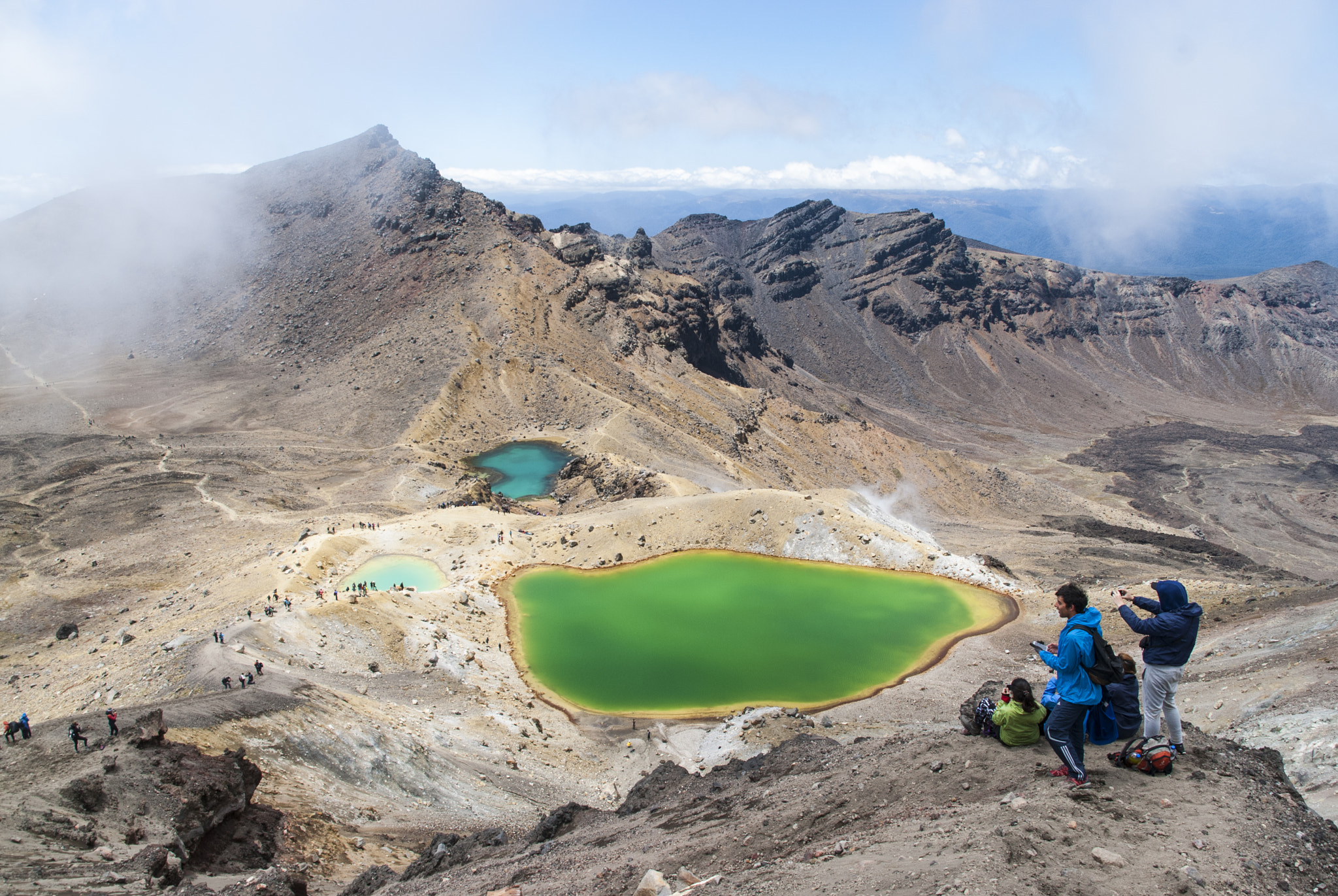 Nikon D200 + Sigma 18-200mm F3.5-6.3 DC sample photo. Esmerald lake tongariro crossing photography