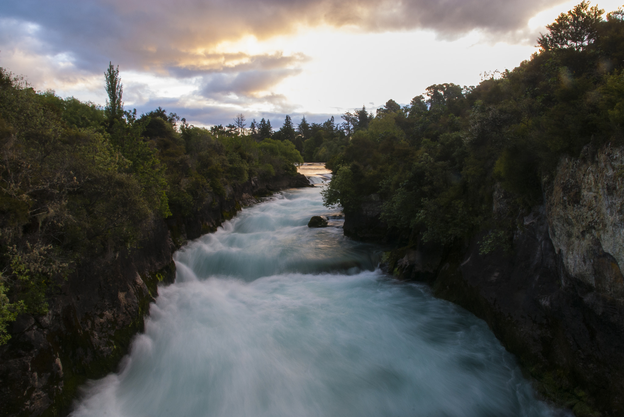 Nikon D200 + Sigma 18-200mm F3.5-6.3 DC sample photo. Huka falls photography