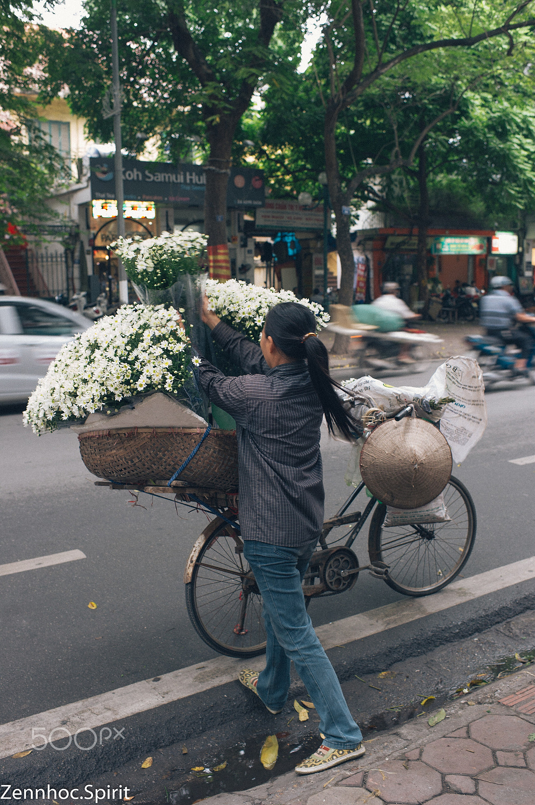 Nikon D3S + Nikon AF-S Nikkor 35mm F1.4G sample photo. Day’s eye in ha noi photography