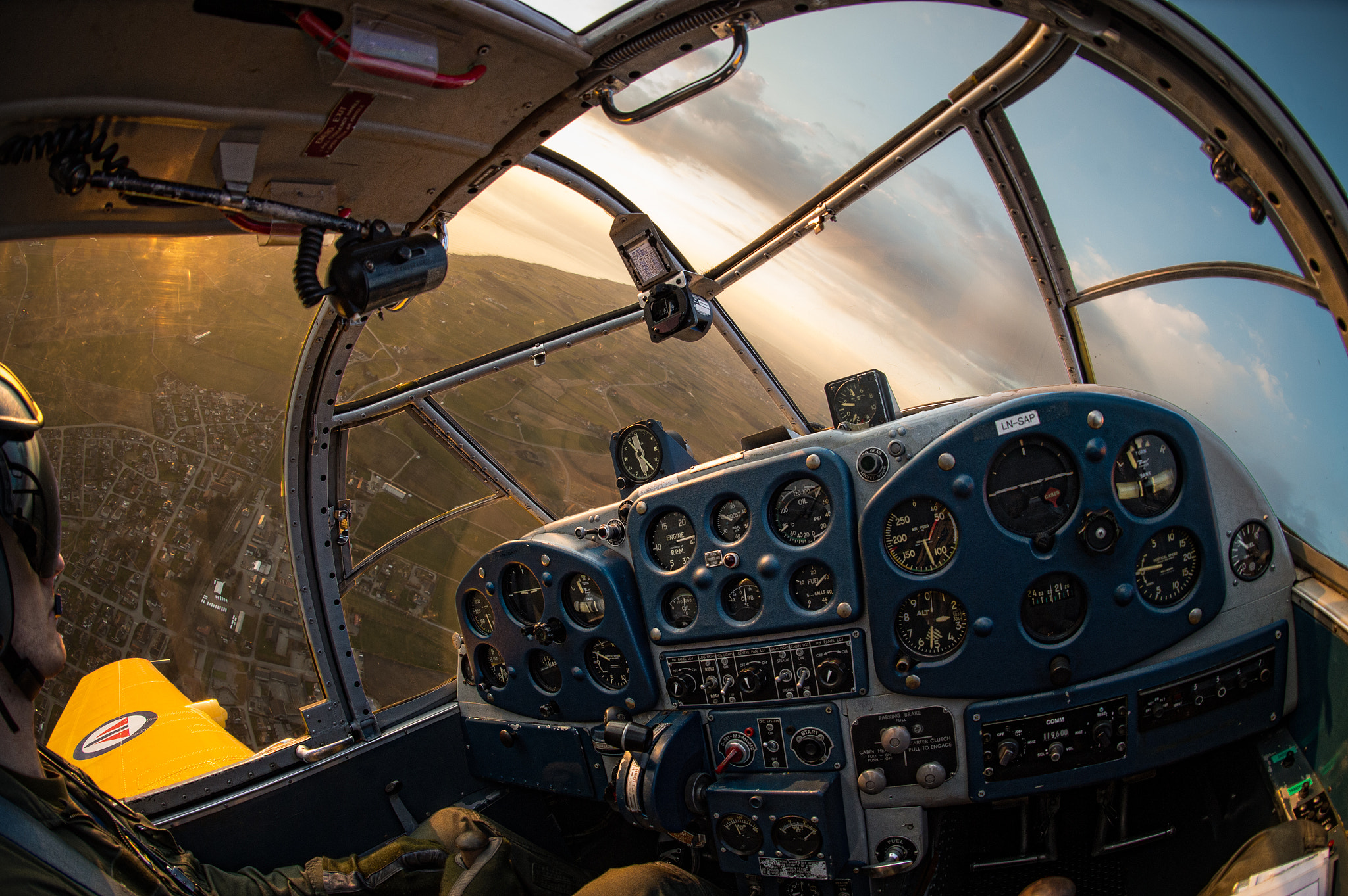 Nikon D4 + Nikon AF Fisheye-Nikkor 16mm F2.8D sample photo. Evening flight photography