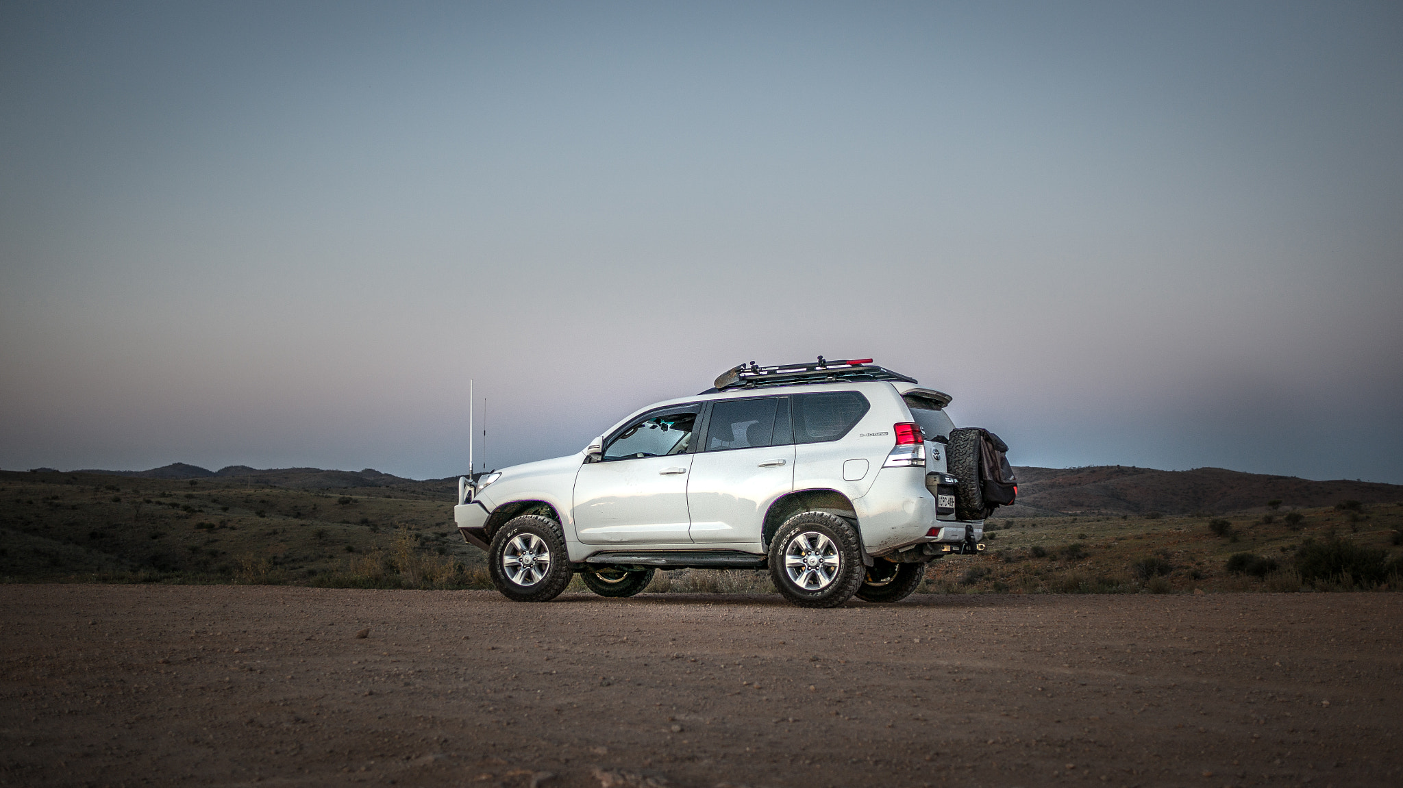 Sony Alpha NEX-6 + Sony Sonnar T* E 24mm F1.8 ZA sample photo. Toyota prado in her element photography