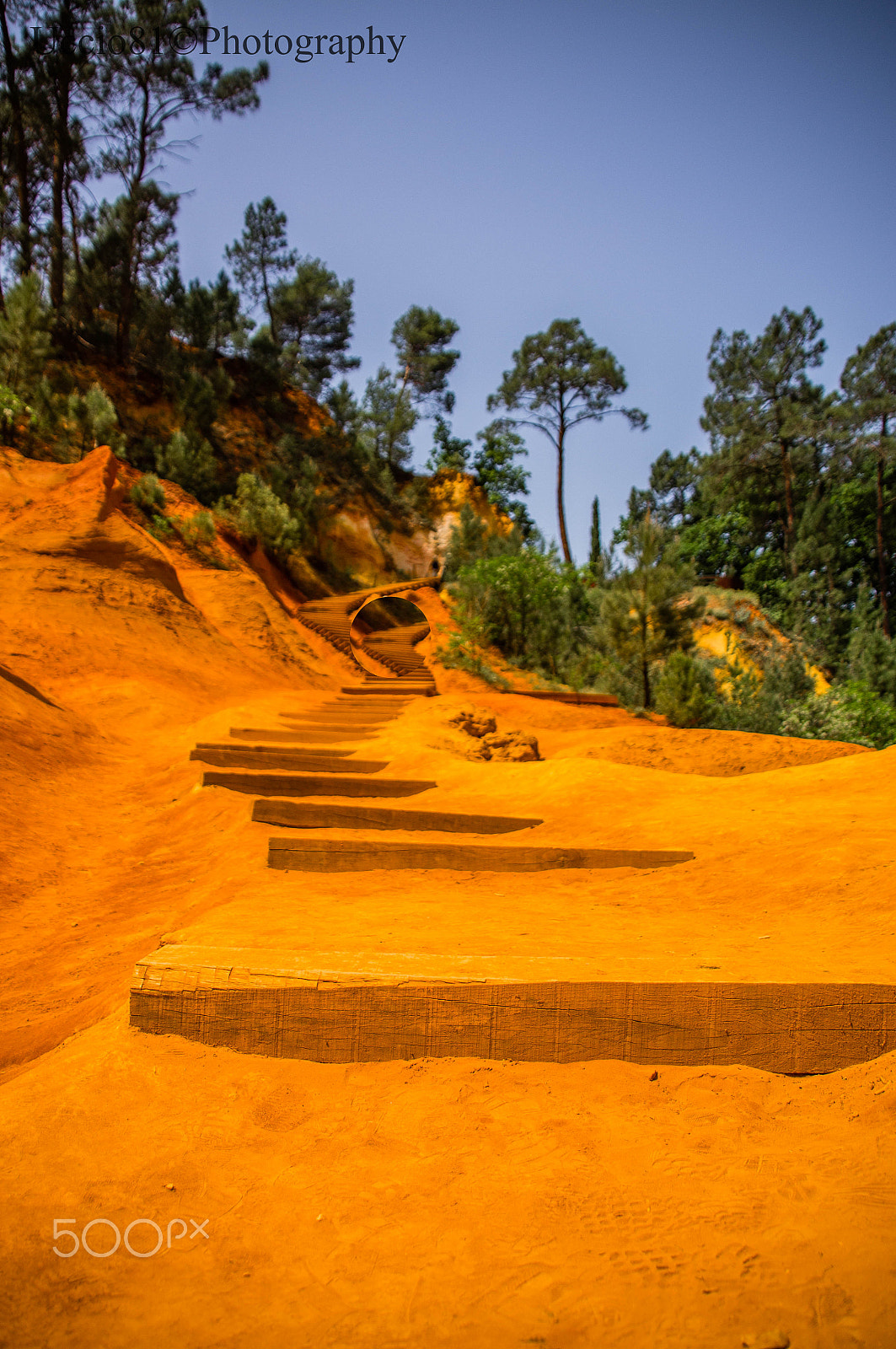 Sony Alpha DSLR-A580 + Sigma 18-200mm F3.5-6.3 DC sample photo. Stairway to heaven - roussillon photography
