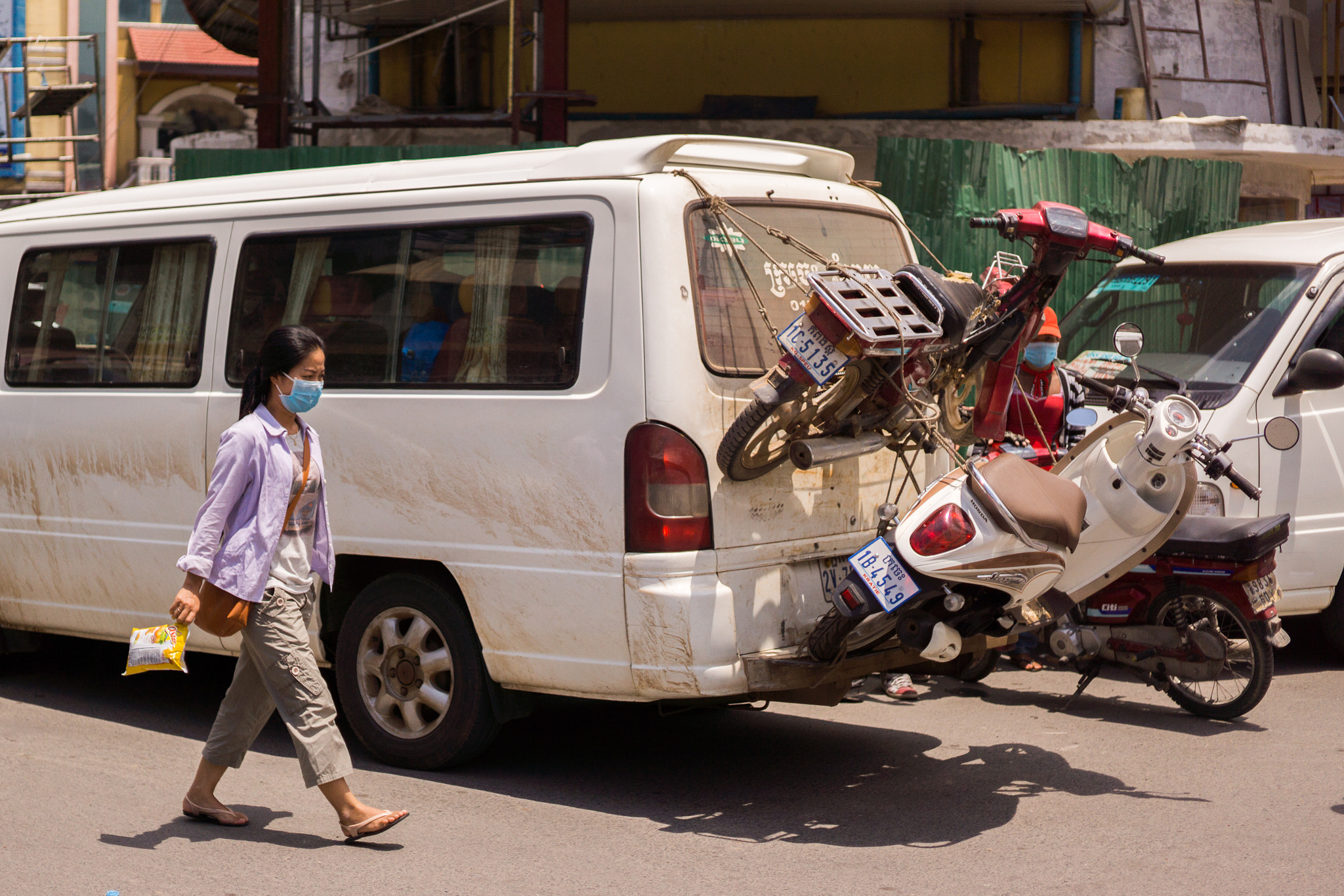 Sony Alpha NEX-7 + E 32mm F1.8 sample photo. Motorbike transport photography