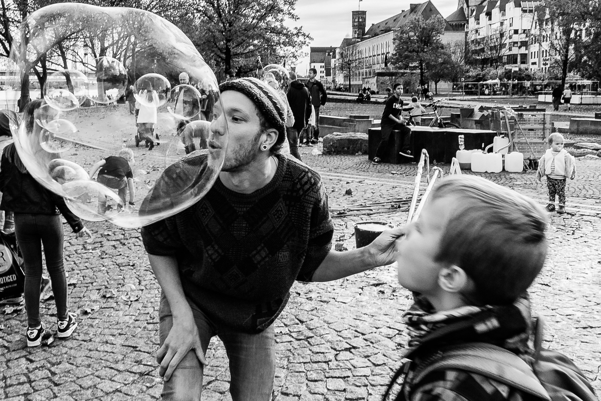 Canon EOS 600D (Rebel EOS T3i / EOS Kiss X5) sample photo. Kids love to play with bubbles photography