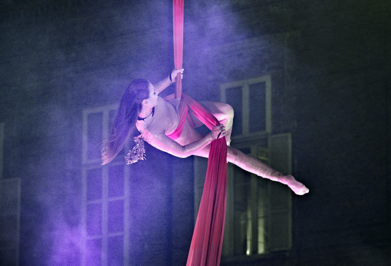 Olympus OM-D E-M10 II + Olympus M.Zuiko Digital ED 40-150mm F2.8 Pro sample photo. Vertigo circus performance 2 photography