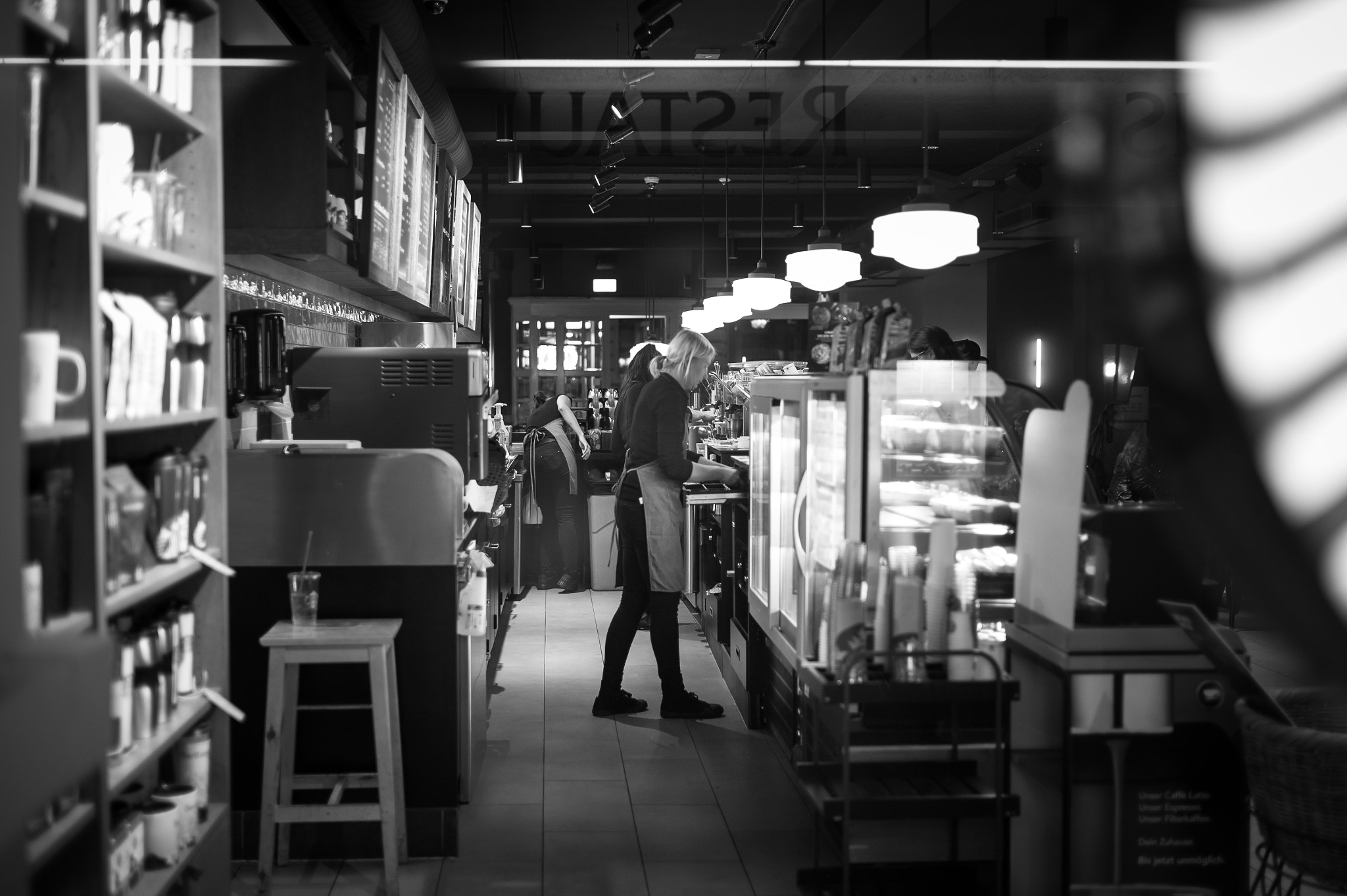 Leica Summilux-M 35mm F1.4 ASPH sample photo. Night shift at starbucks photography