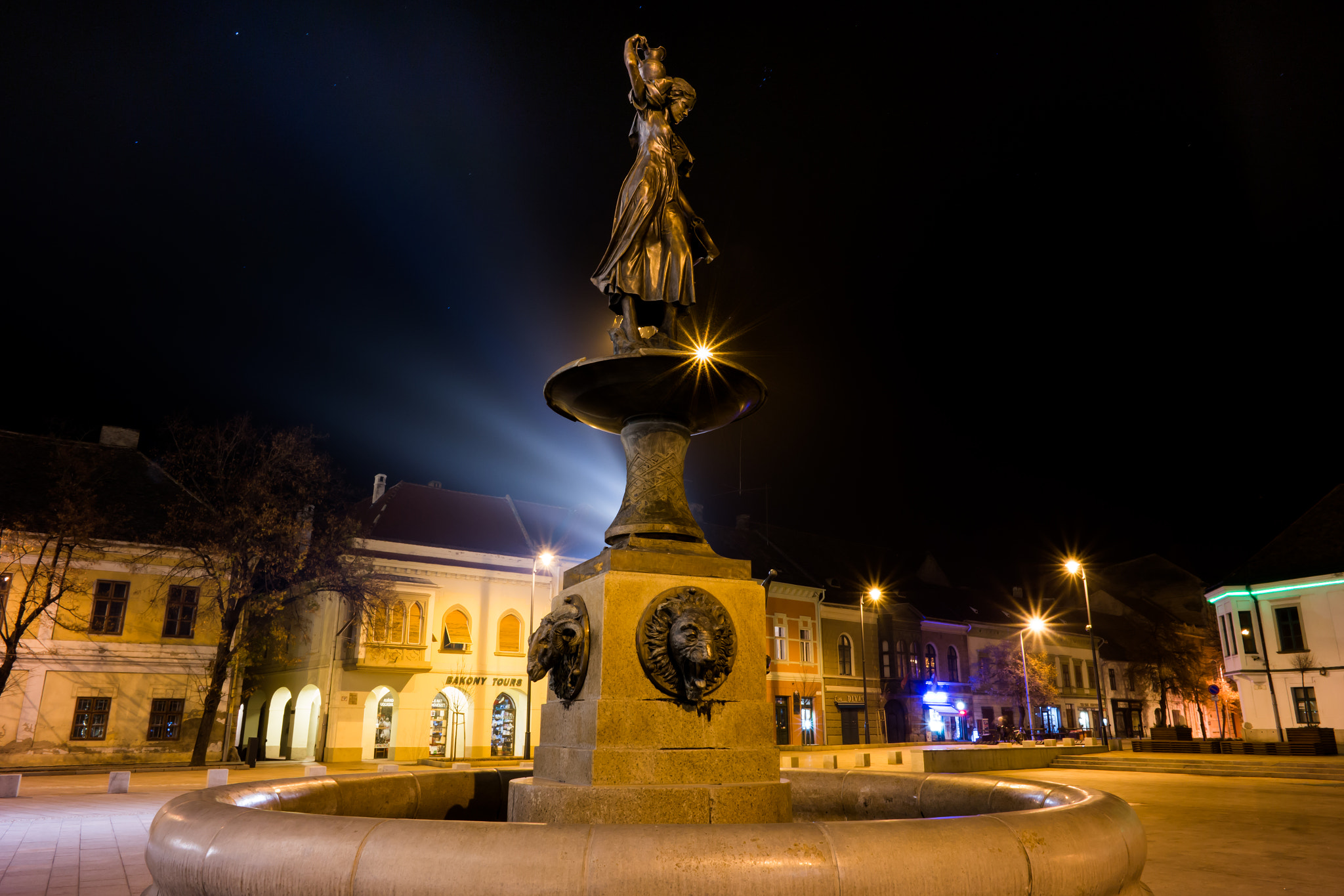 Samsung NX30 + Samsung NX 16mm F2.4 Pancake sample photo. Aquarius fountain photography