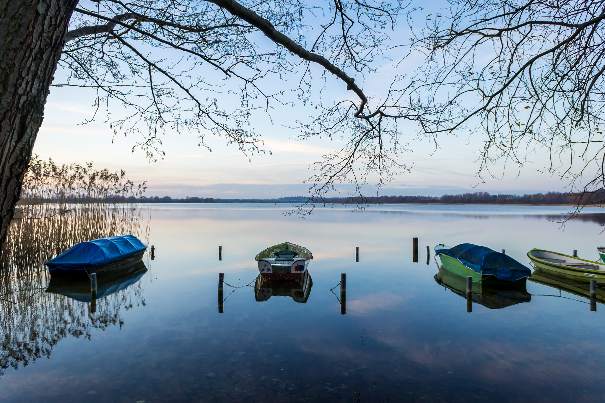 Sony a7 + Sony E 16mm F2.8 sample photo. Boot photography