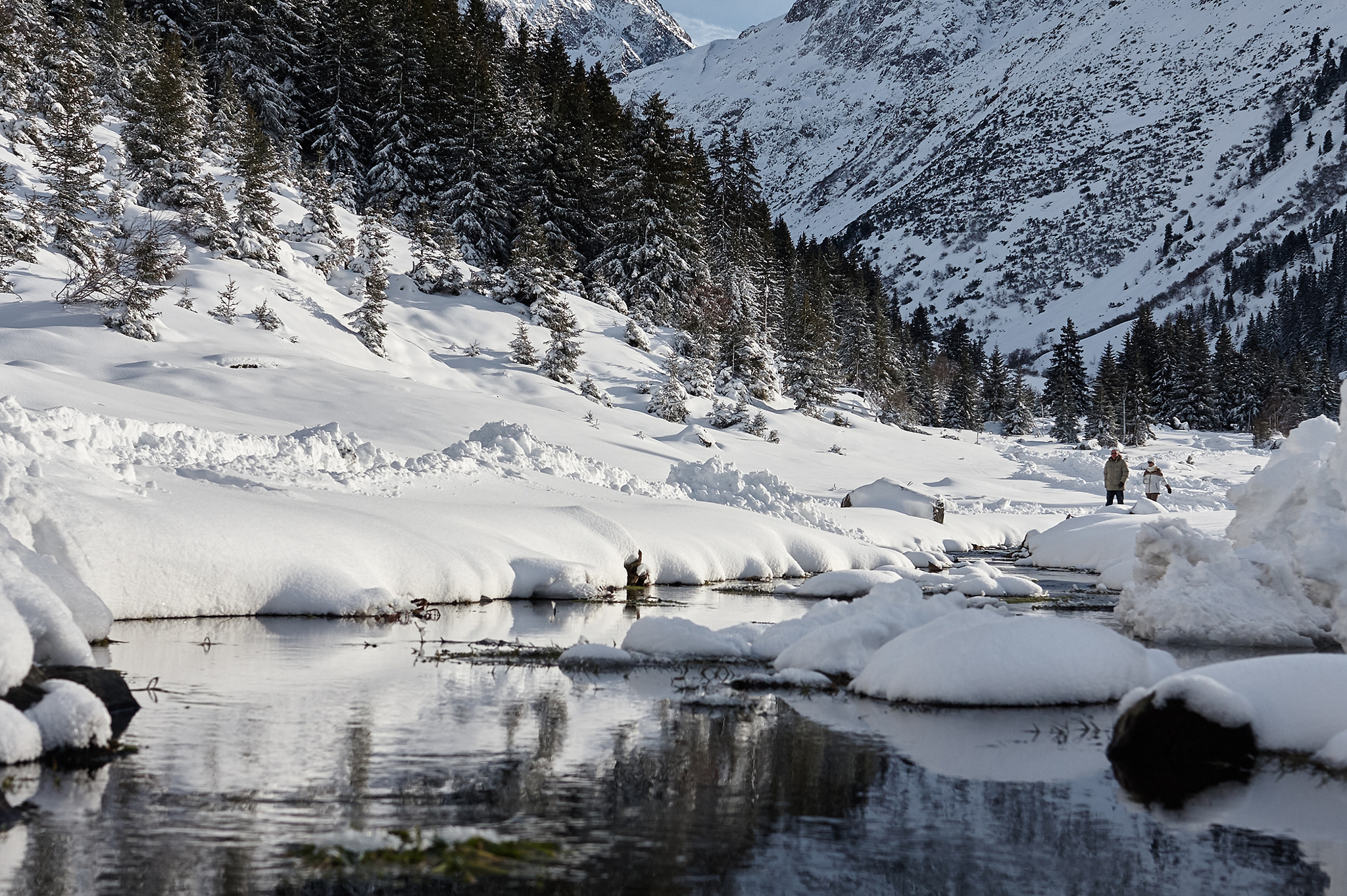 Canon EOS 40D + Canon EF 35mm F1.4L USM sample photo. The river pitze under the snow photography