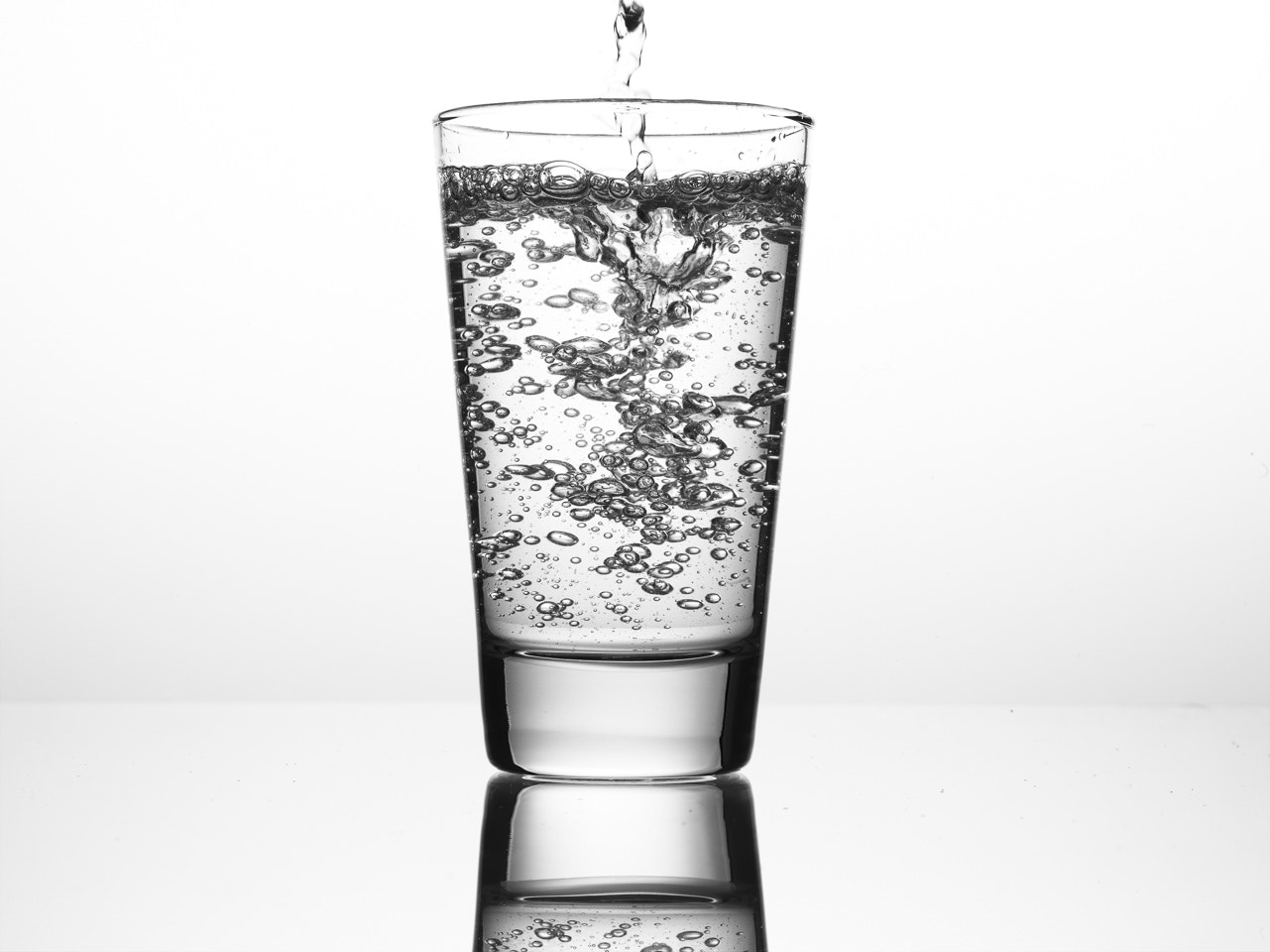 Phase One P40+ sample photo. Waterdrops large photography