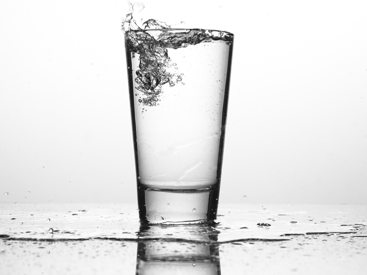Phase One P40+ sample photo. Waterdrops large photography