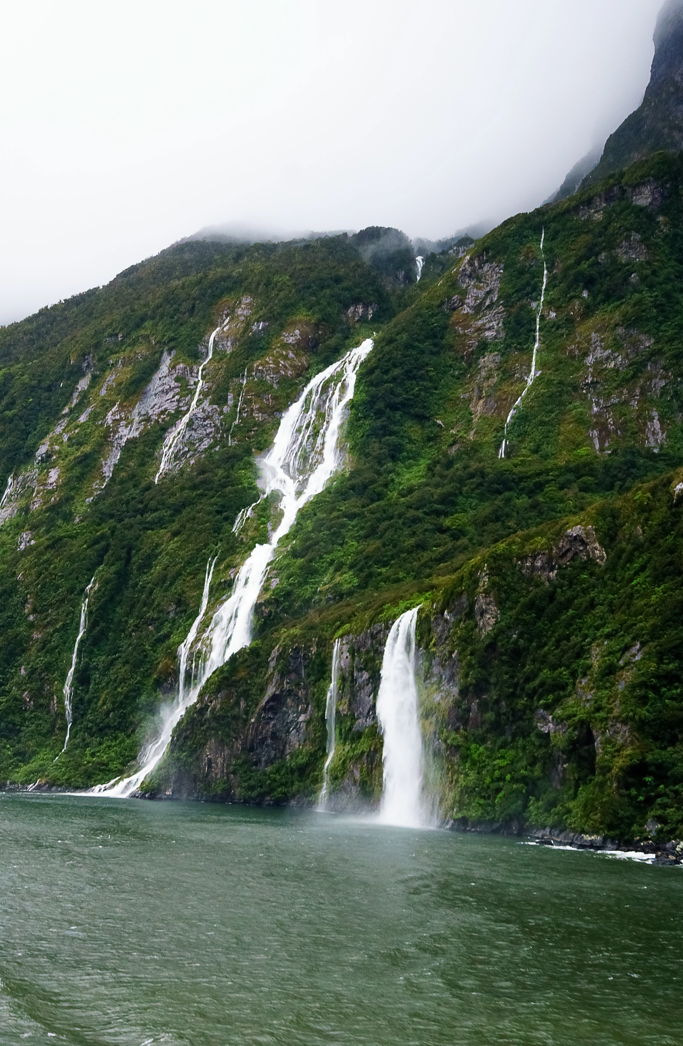 Sony a6000 + Sigma 10-20mm F4-5.6 EX DC HSM sample photo. Fiordland photography