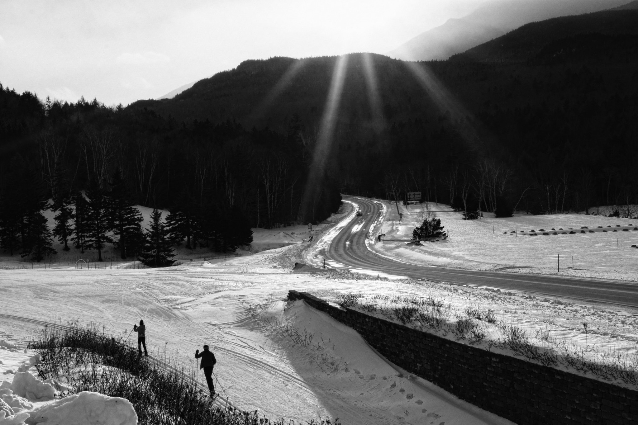 Sony a6000 + Sony Sonnar T* FE 35mm F2.8 ZA sample photo. Skiing into the sun photography