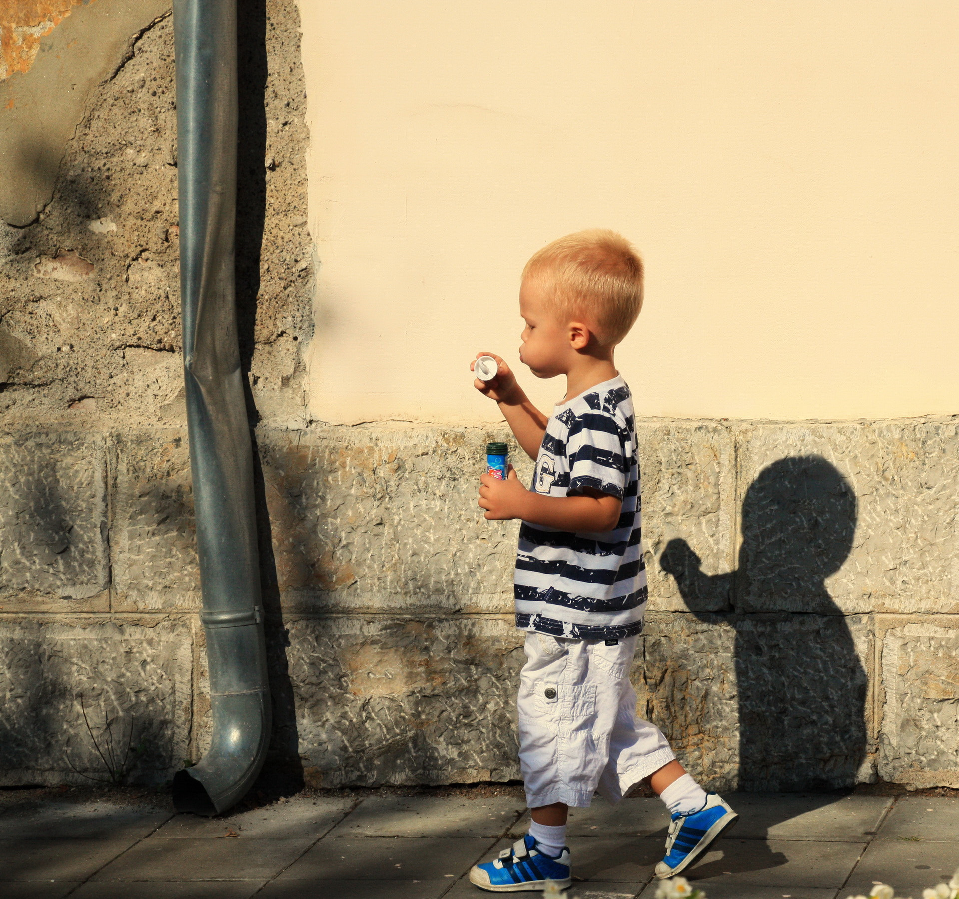 Canon EF-S 18-135mm F3.5-5.6 IS STM sample photo. A boy photography