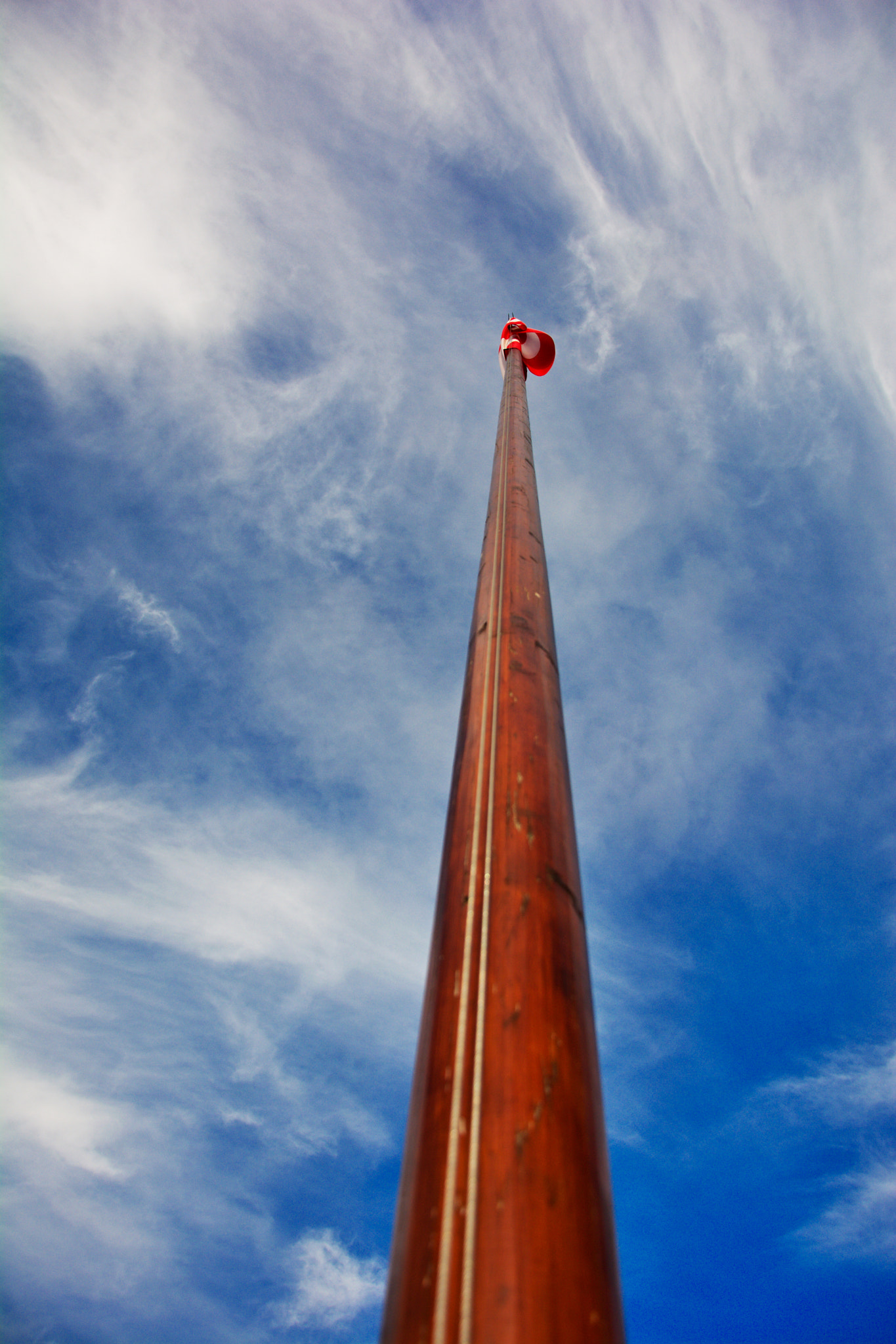 18.00 - 105.00 mm f/3.5 - 5.6 sample photo. Flagpole photography