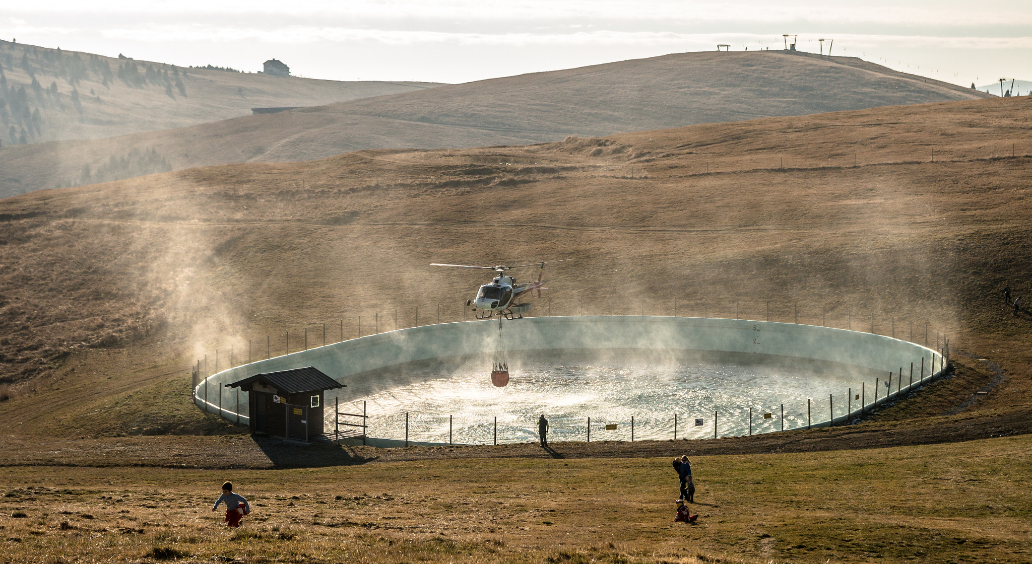 Pentax smc DA 18-55mm F3.5-5.6 AL WR sample photo. Firefighter helicopter photography