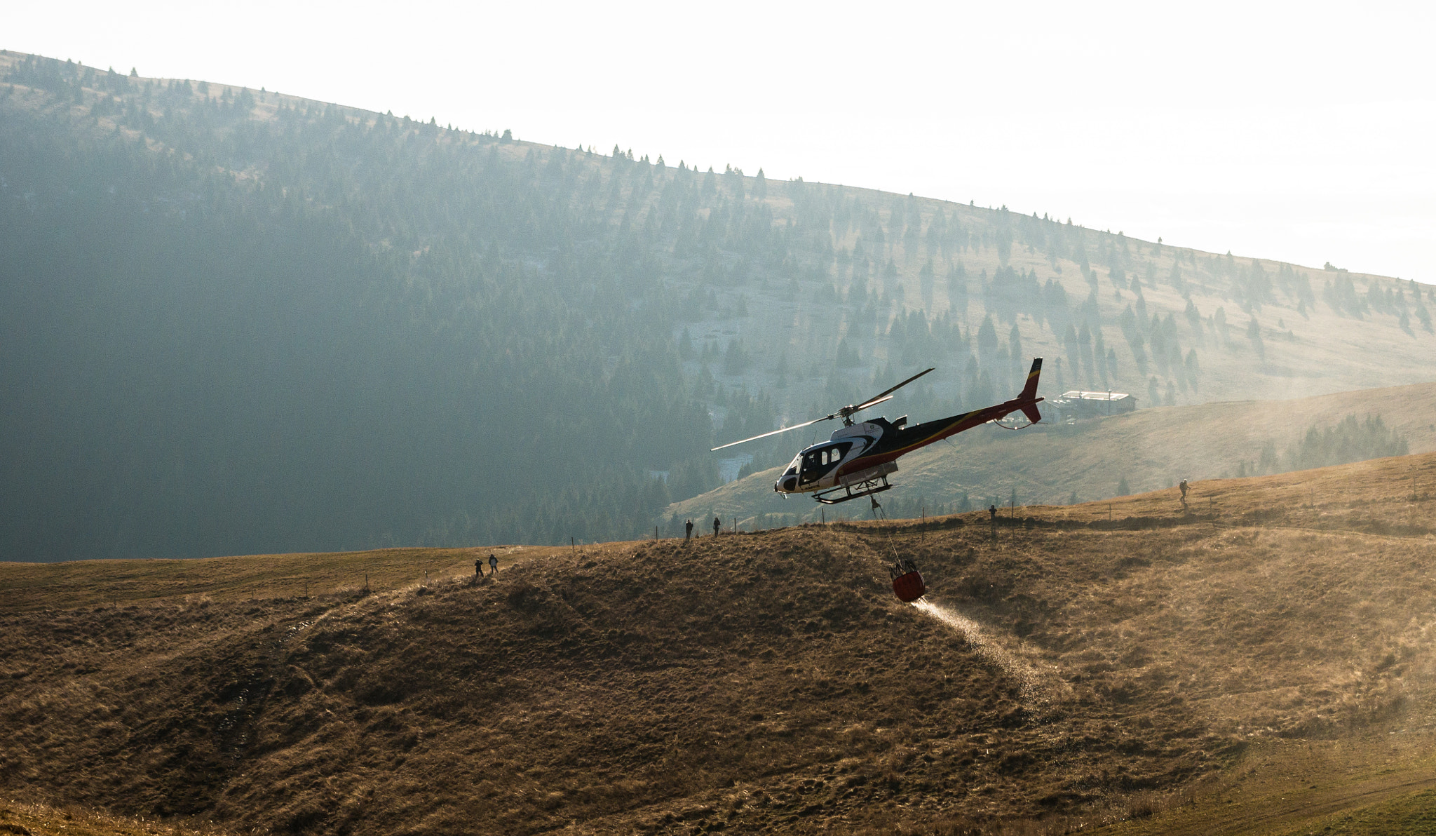 Pentax smc DA 18-55mm F3.5-5.6 AL WR sample photo. Firefighter helicopter photography