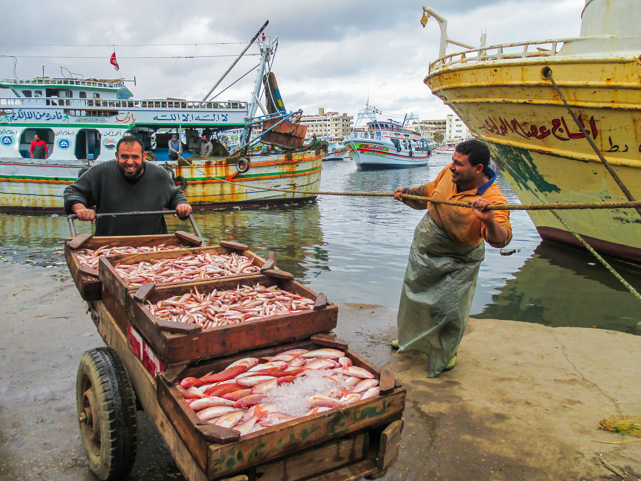 Canon PowerShot ELPH 130 IS (IXUS 140 / IXY 110F) sample photo. The fishermen happiness photography