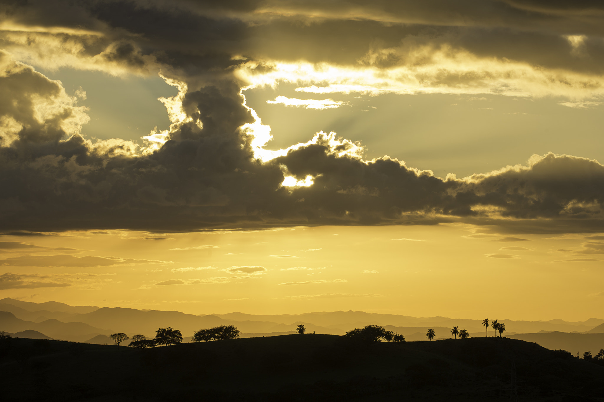 Nikon D4 sample photo. A window in the sky over los angeles photography