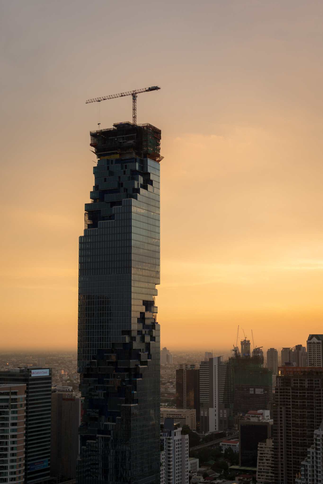 Sony a6000 + Sony Sonnar T* FE 35mm F2.8 ZA sample photo. Mahanakhon tower bangkok photography