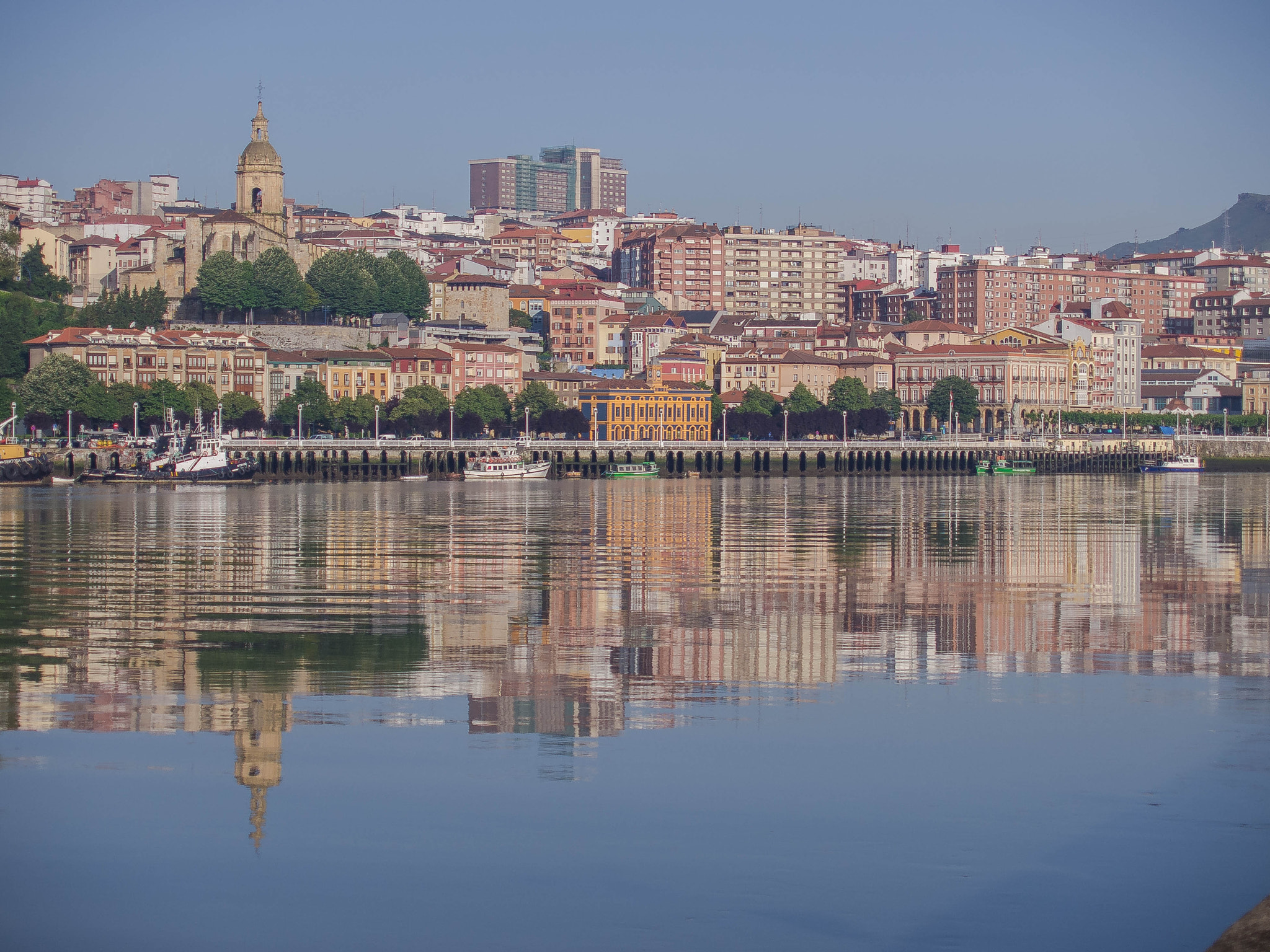 Olympus E-5 + Olympus Zuiko Digital 14-45mm F3.5-5.6 sample photo. Reflejos de portugalete en la ria photography
