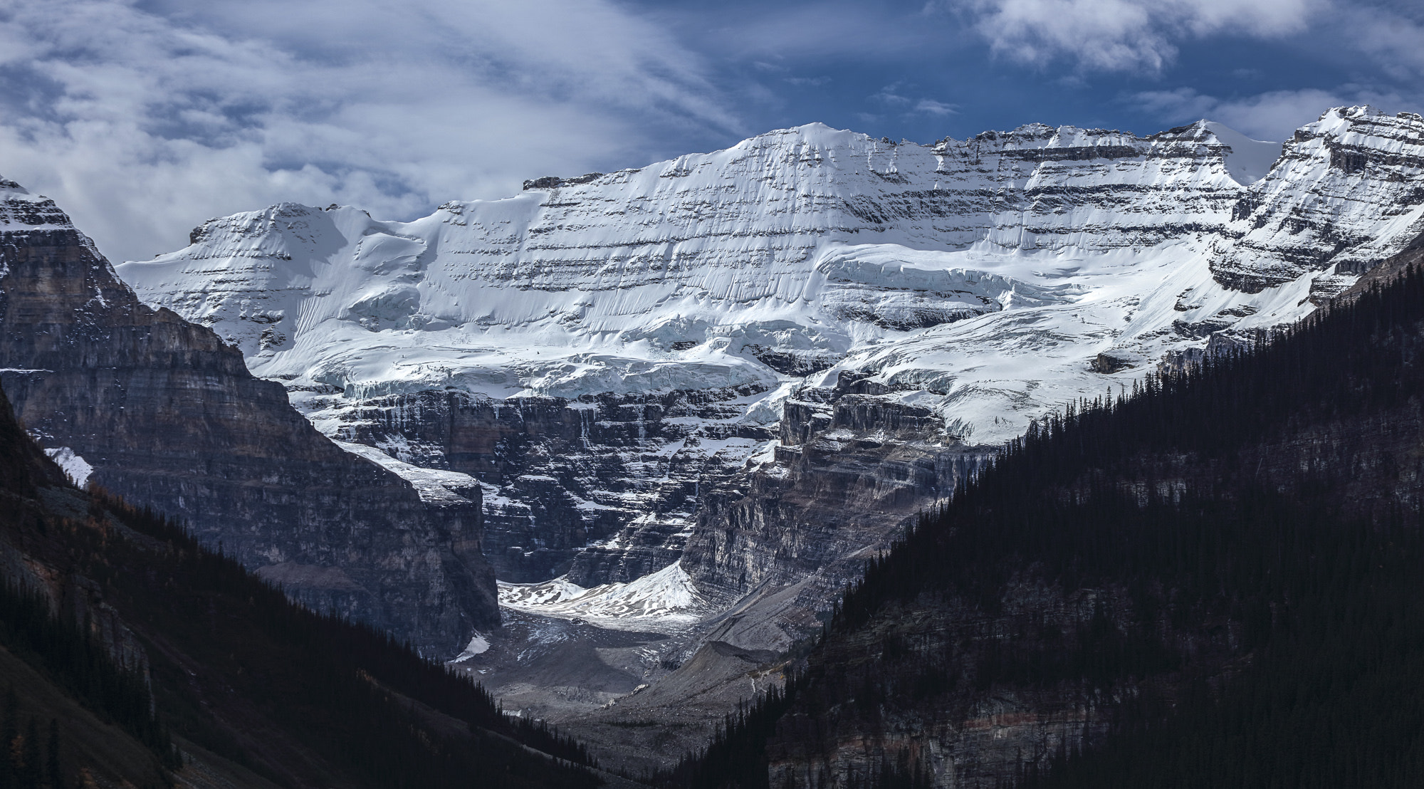 Canon EOS 5DS R + Canon EF 70-200mm F4L USM sample photo. Lake louise fall cool photography