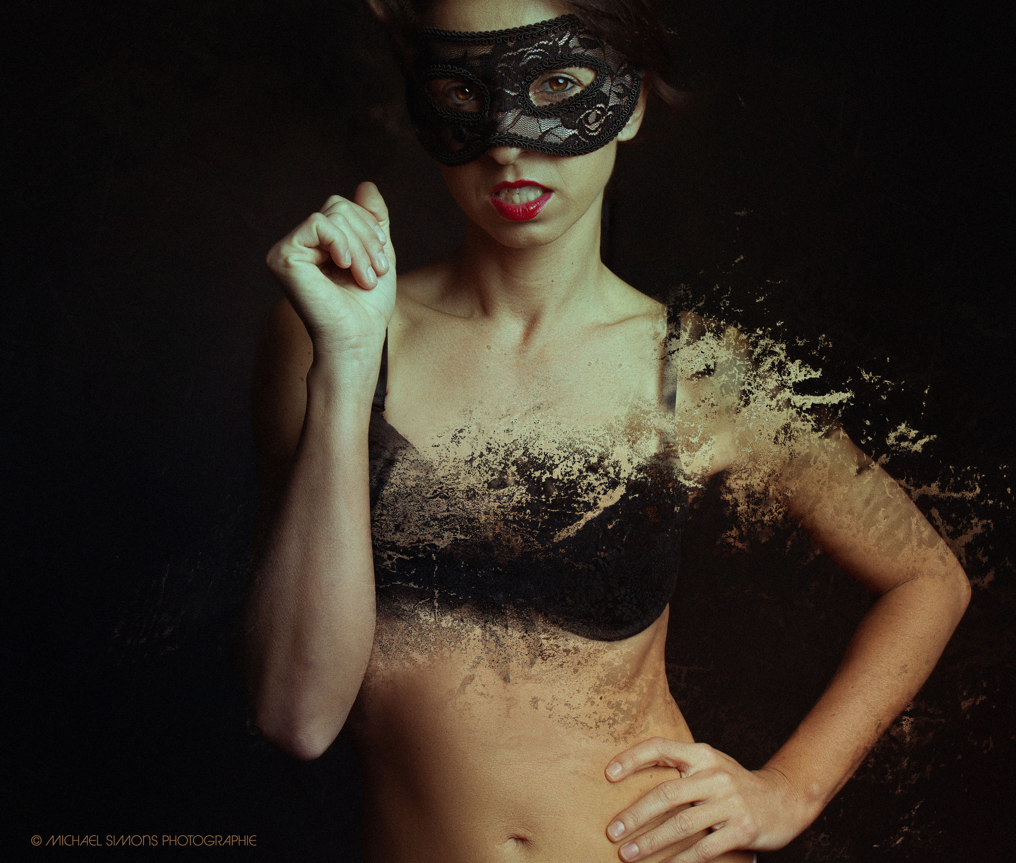 Tamron SP 35mm F1.8 Di VC USD sample photo. Women´s mask photography