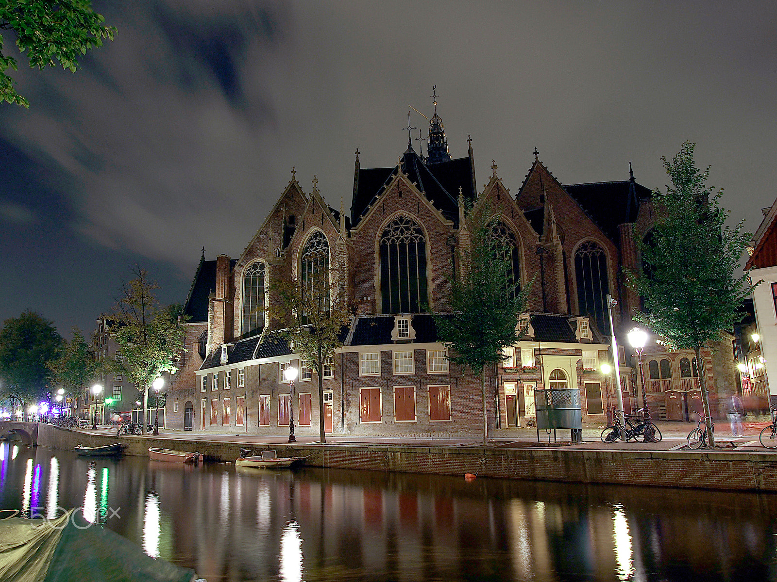 Olympus E-5 + OLYMPUS 11-22mm Lens sample photo. Amsterdam by night photography