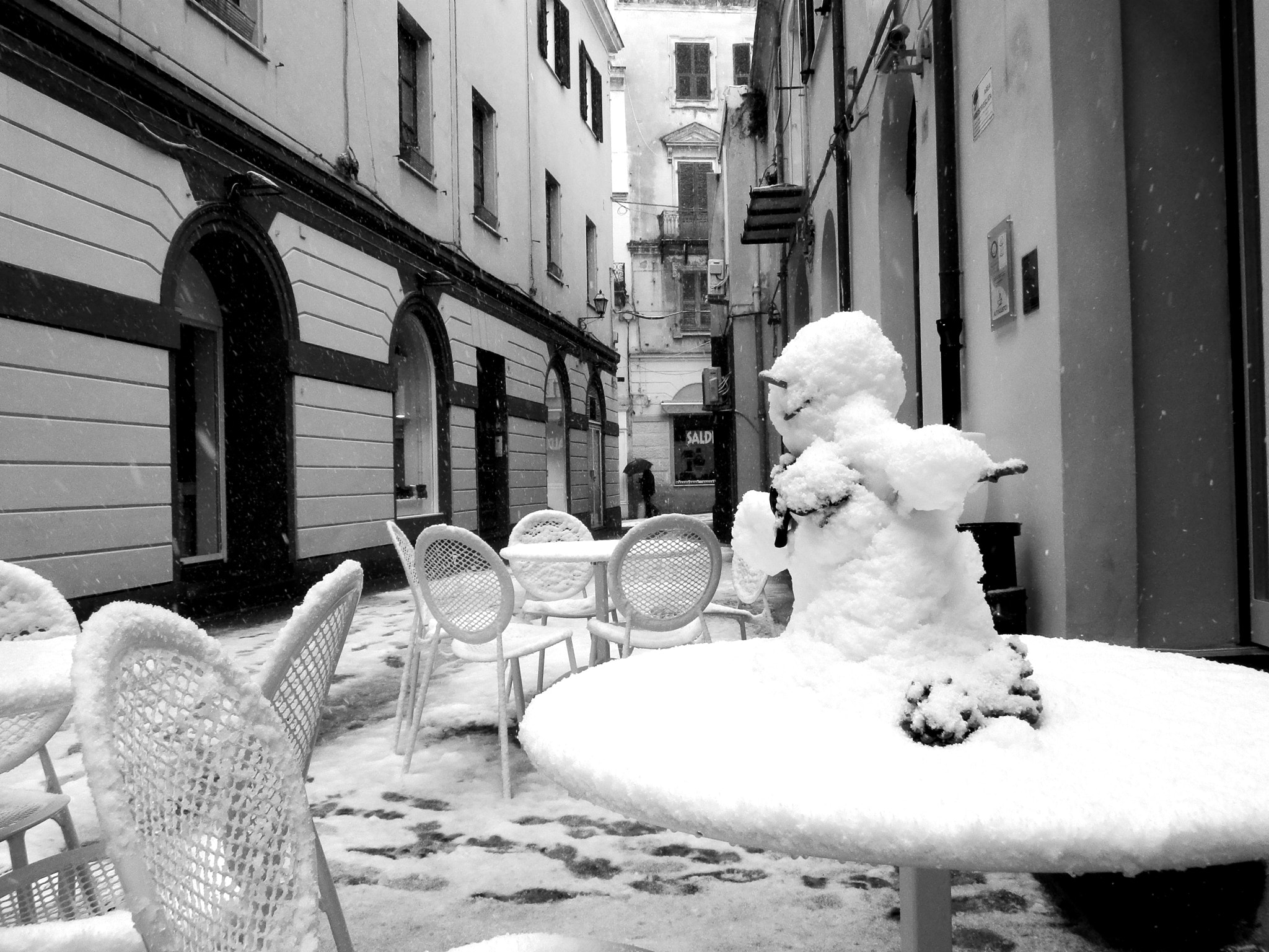 Olympus SZ-20 sample photo. Snowman photography