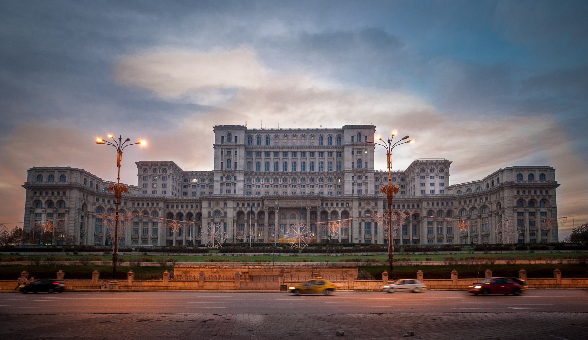 Nikon D3 sample photo. The largest building in europe photography