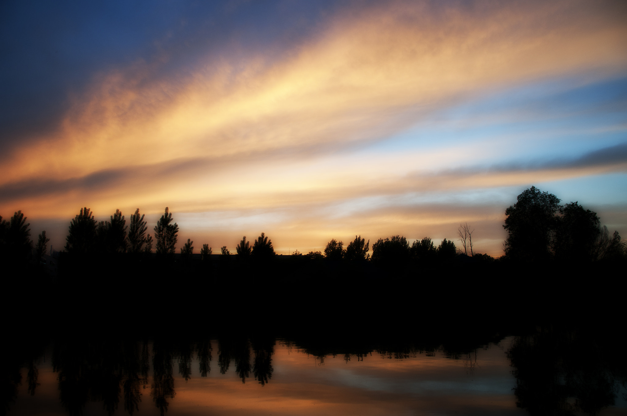 Nikon D300S + Sigma 18-200mm F3.5-6.3 DC sample photo. Waves of colour photography