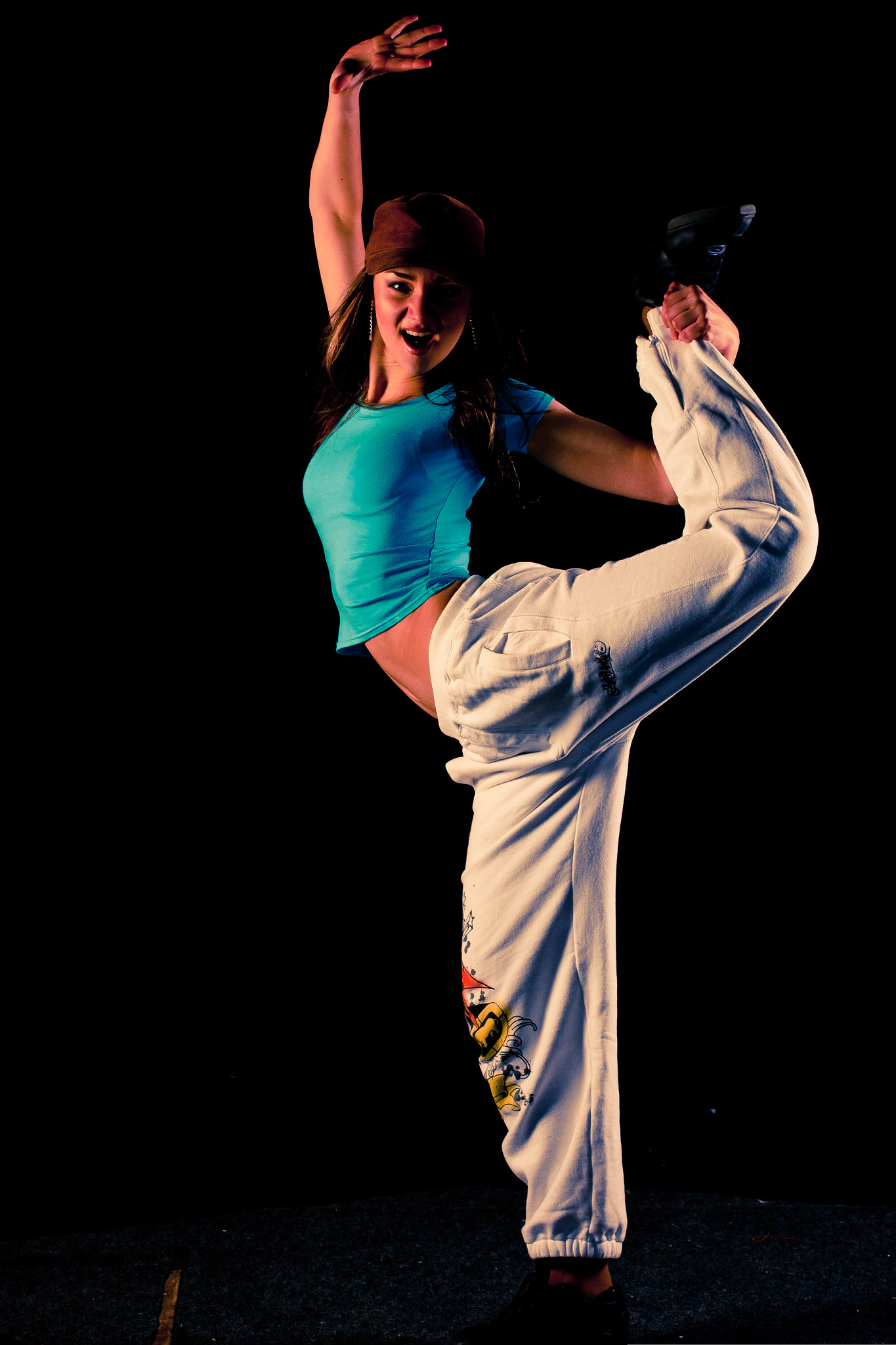 Canon EOS 450D (EOS Rebel XSi / EOS Kiss X2) + Canon EF 50mm F2.5 Macro sample photo. Great actress and dancer. performer street dance photography