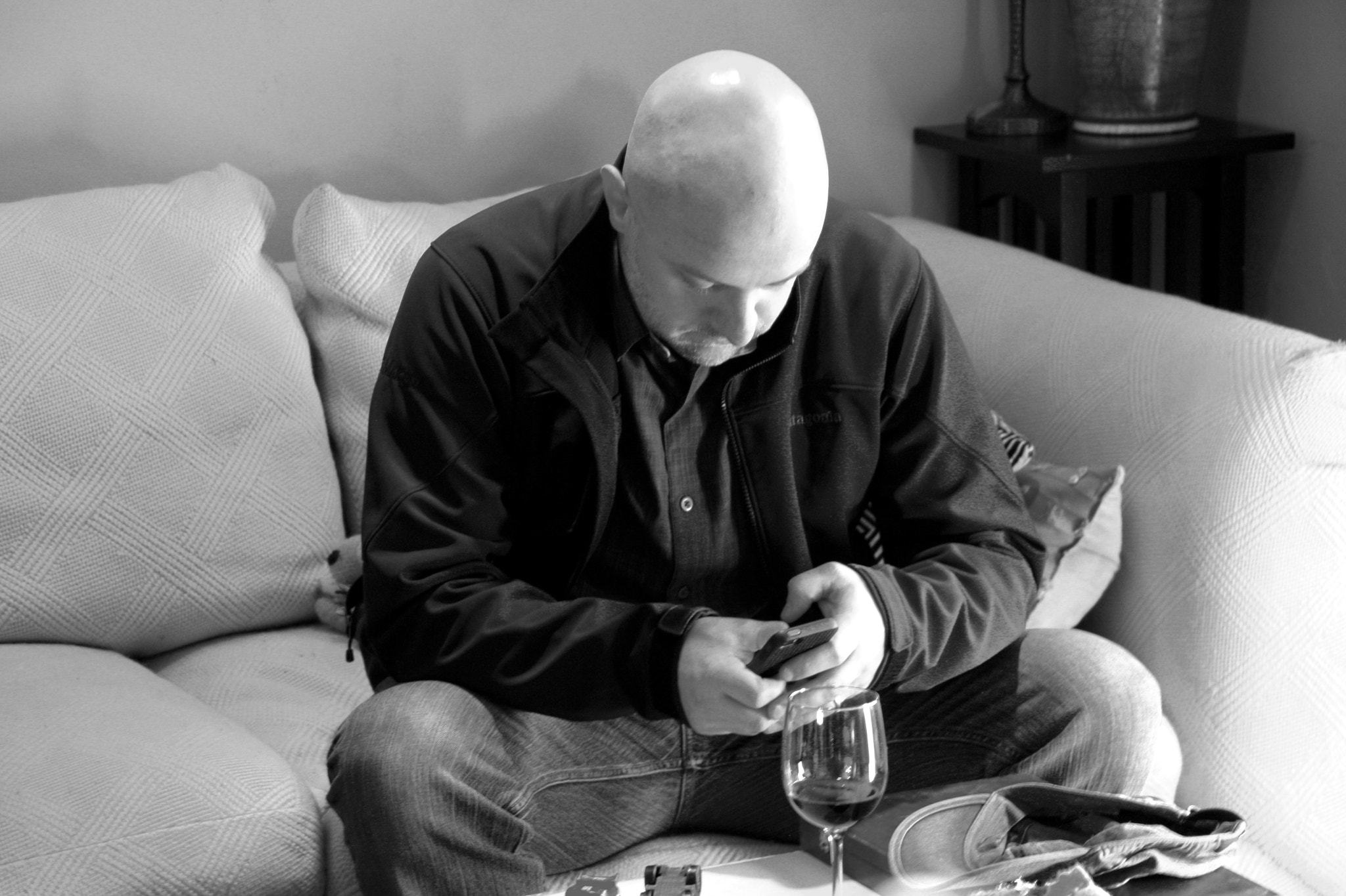 Canon EOS 1000D (EOS Digital Rebel XS / EOS Kiss F) sample photo. __it guy in black and white__ photography