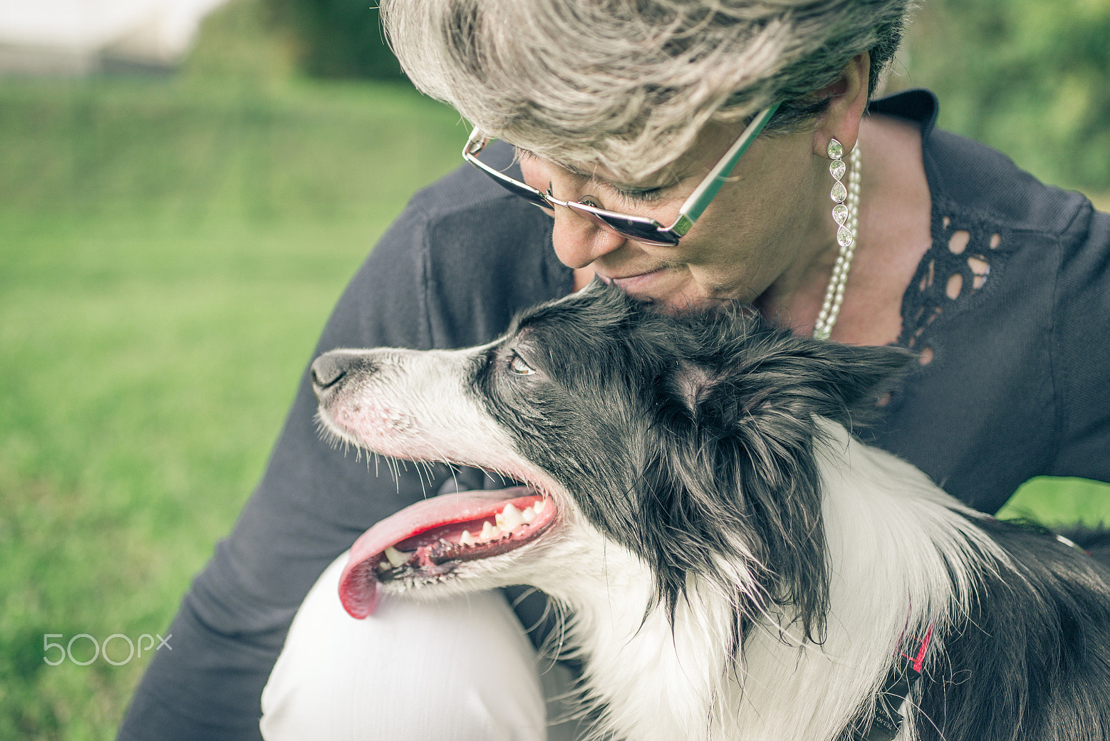 Nikon D610 + Sigma 50mm F2.8 EX DG Macro sample photo. Middle age woman with her border collie photography
