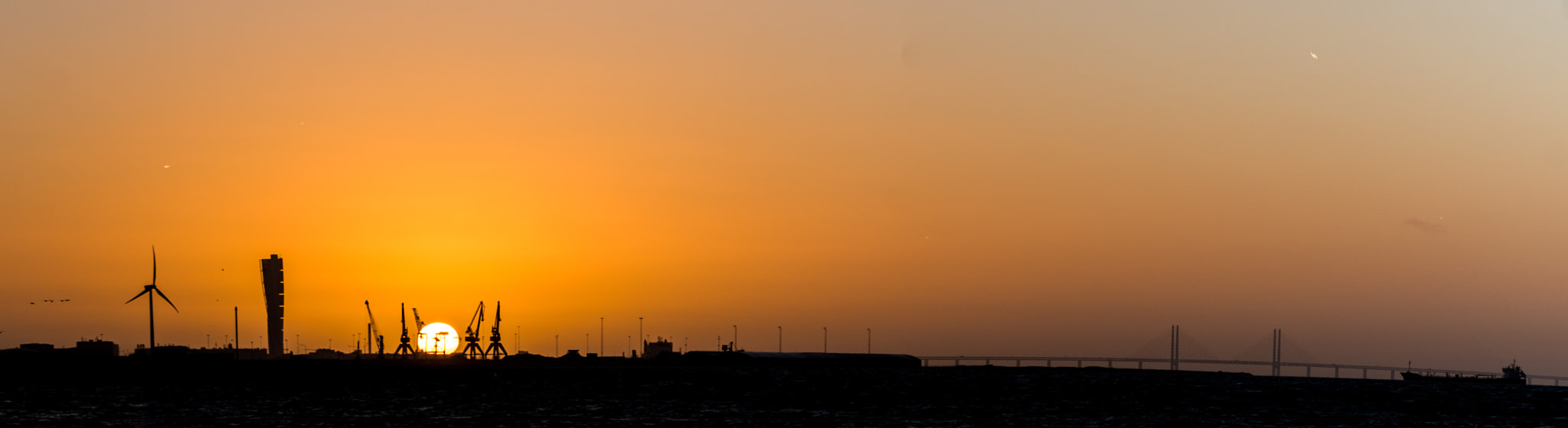 Tamron AF 70-300mm F4-5.6 Di LD Macro sample photo. Panoramic skyline sunset photography