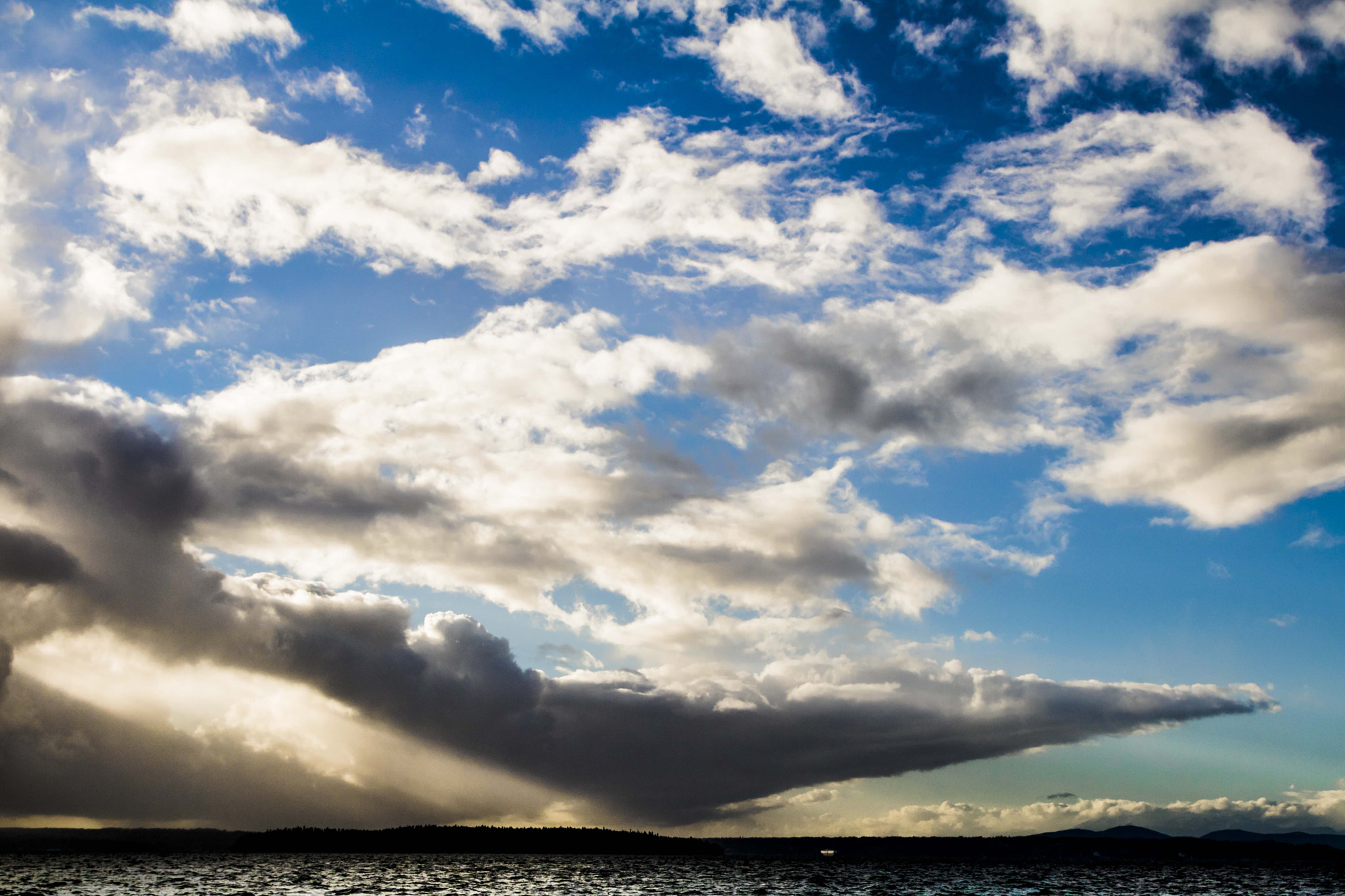 Canon EOS 750D (EOS Rebel T6i / EOS Kiss X8i) sample photo. Dramatic v cloud photography