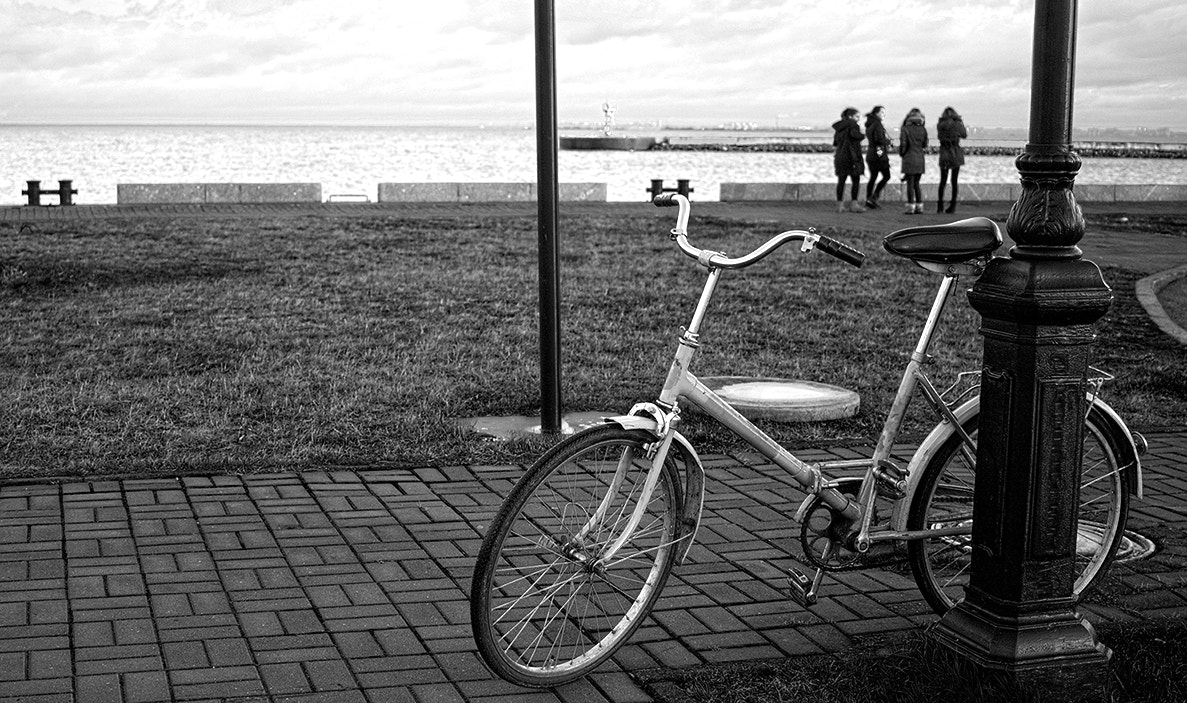Canon EOS M2 sample photo. Lonly bike photography