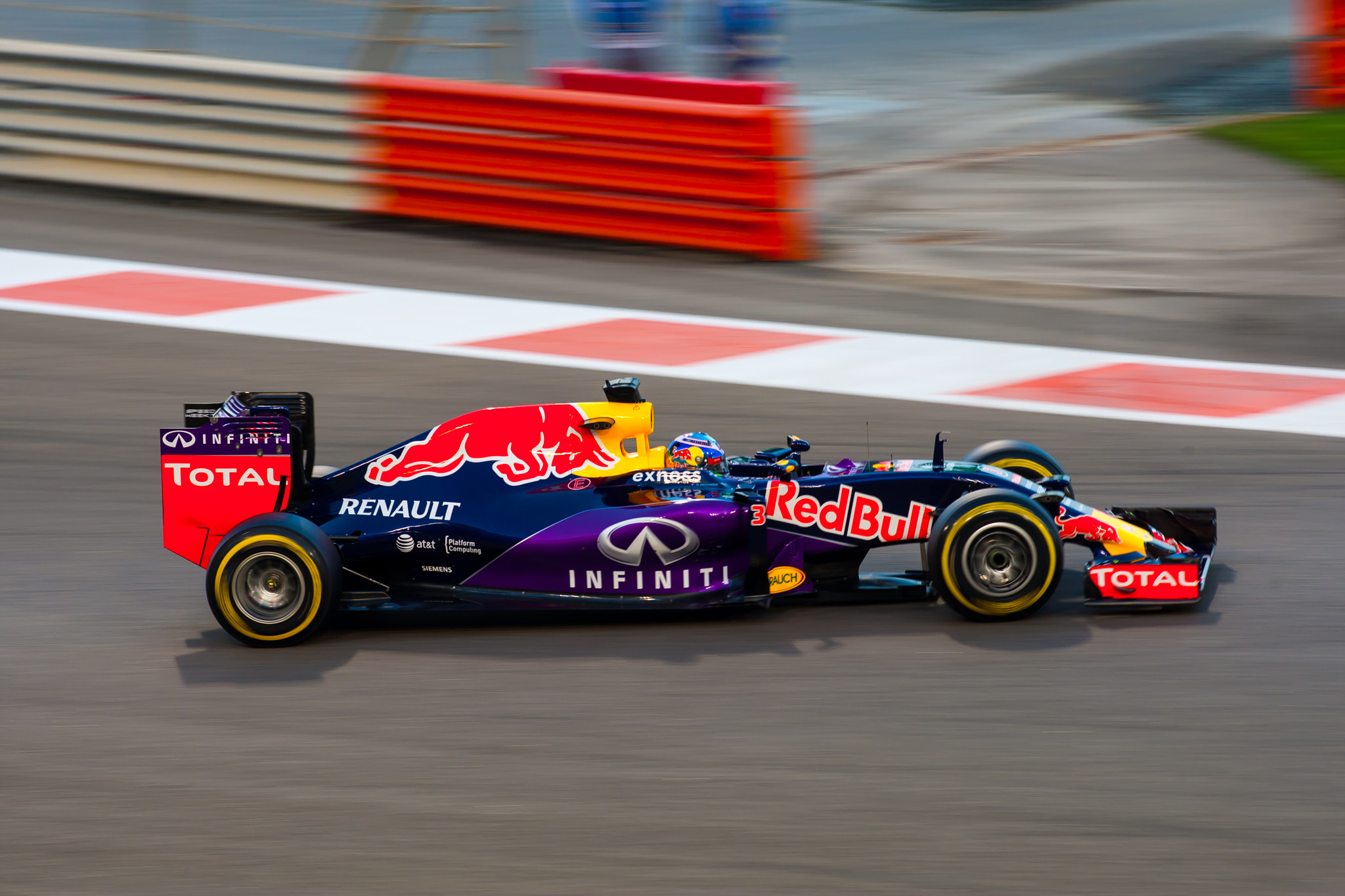 Canon EF 200mm F2.8L II USM sample photo. Daniel ricciardo, formula 1, abu-dhabi 2015 photography