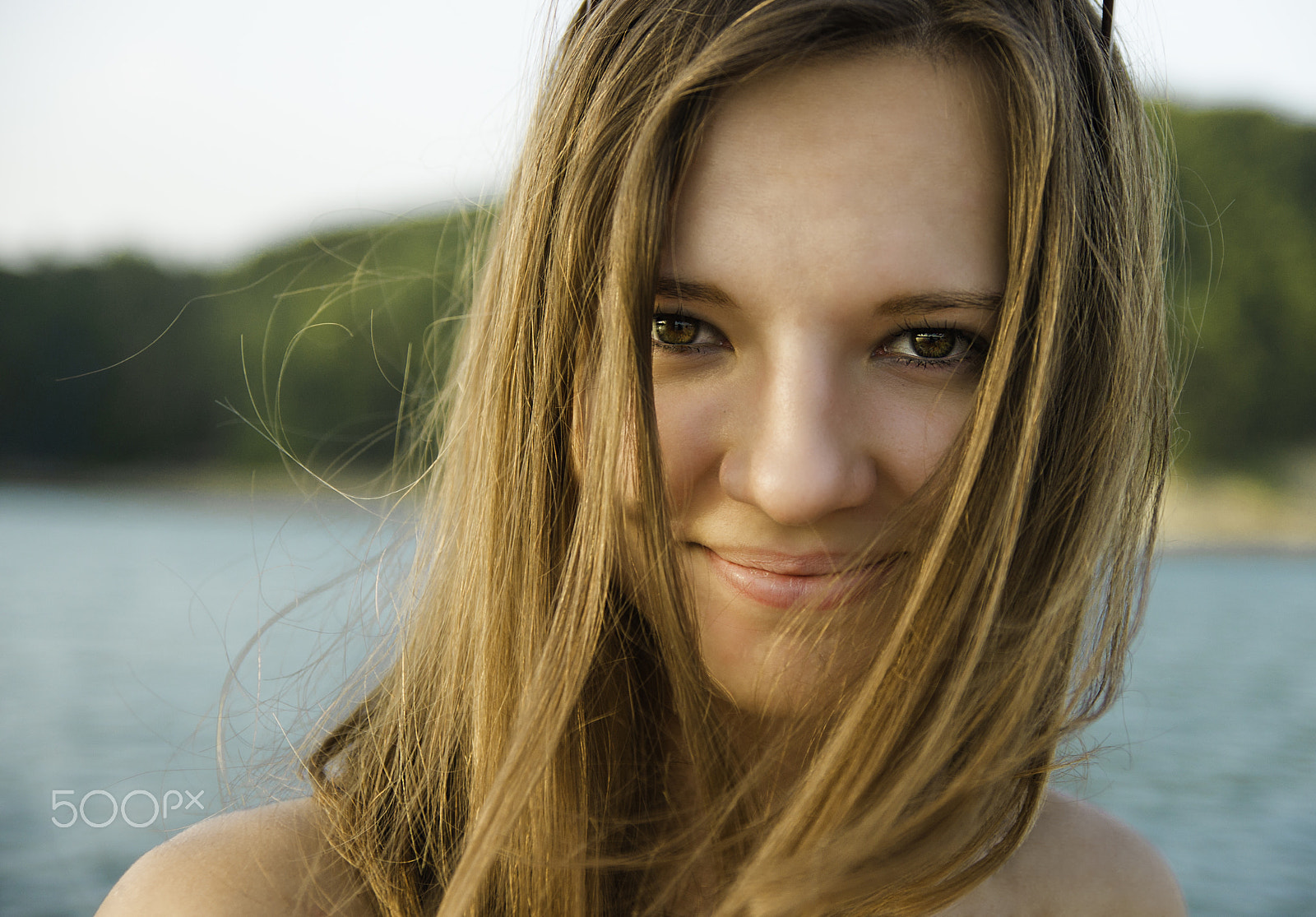 Sony Alpha DSLR-A500 sample photo. Blonde girl at lake photography