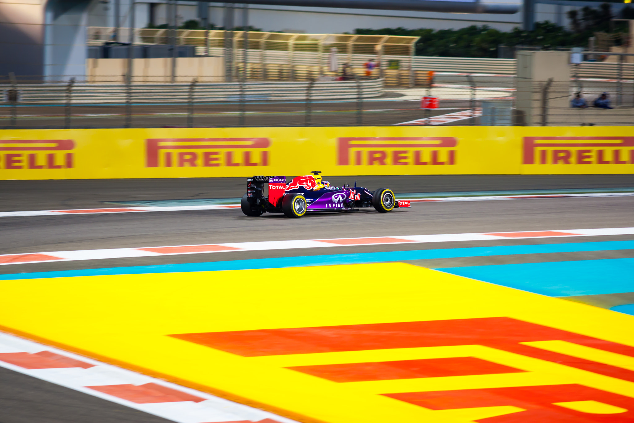 Canon EF 200mm F2.8L II USM sample photo. Redbullracing, formula 1, abu-dhabi 2015 photography