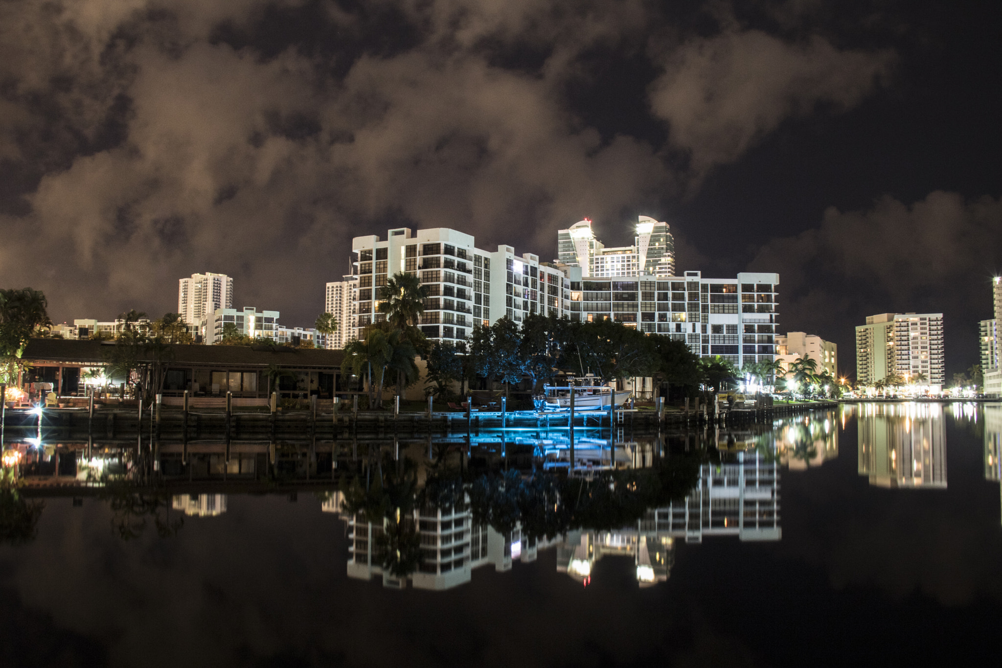 Canon EOS 760D (EOS Rebel T6s / EOS 8000D) sample photo. At night ii photography