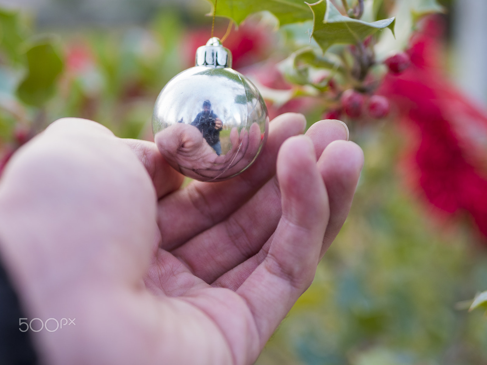 Panasonic Lumix DMC-GH3 + LUMIX G 25/F1.7 sample photo. Photographer reflected in christmas ball photography