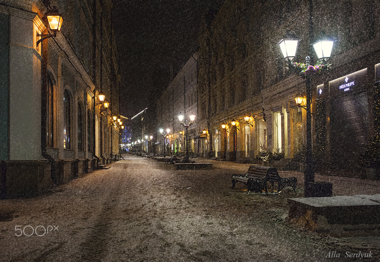 Snow whirls ...    Снег кружится...