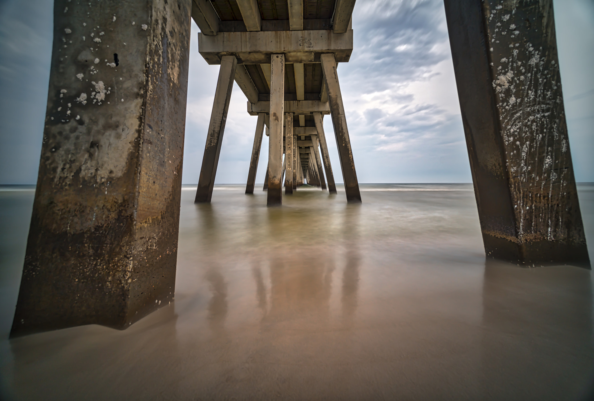 Sony a7R II + Sony E 10-18mm F4 OSS sample photo. Calm evening under the pier photography